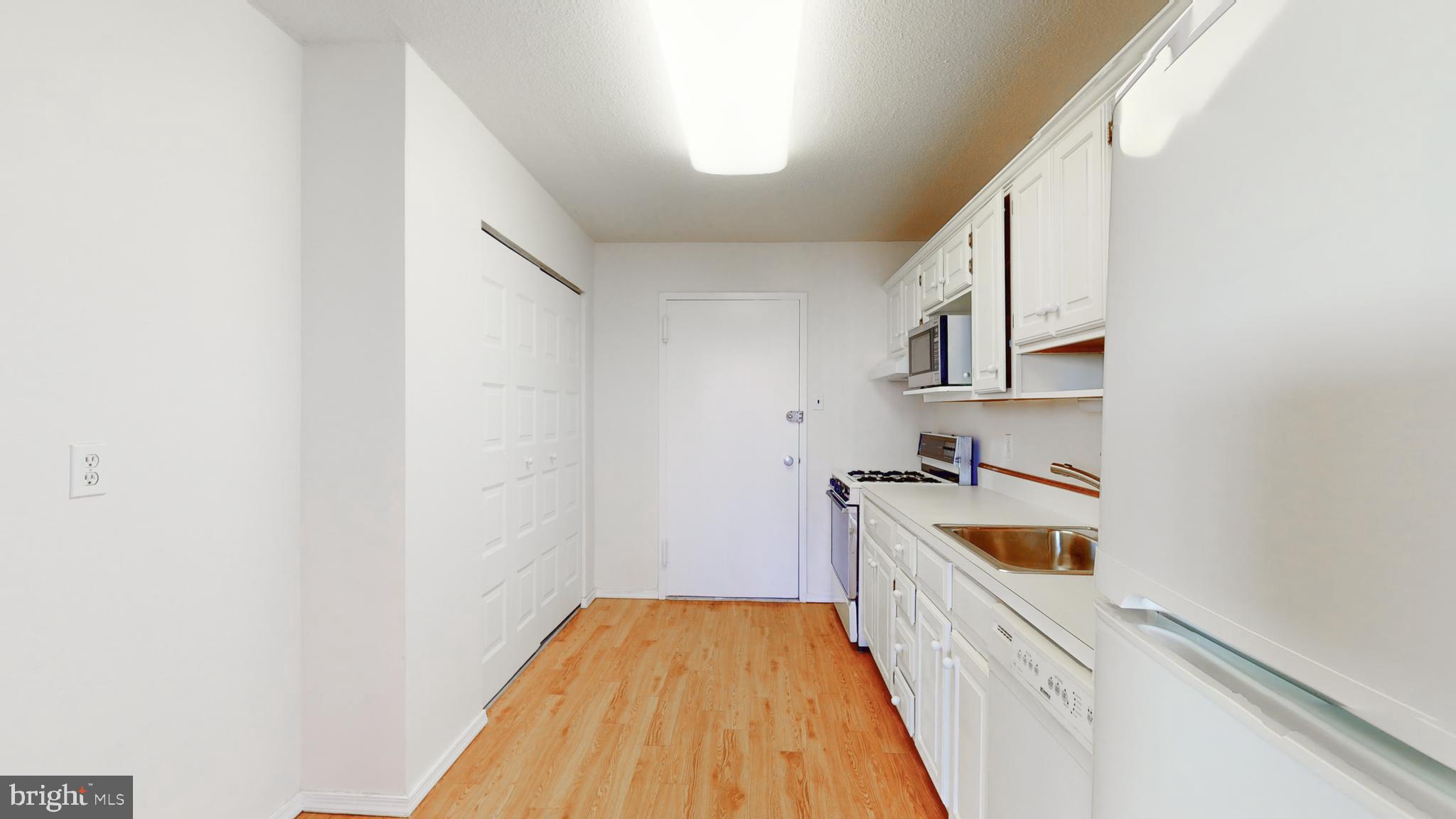 TOWERS IN WESTCHESTER PARK - Residential