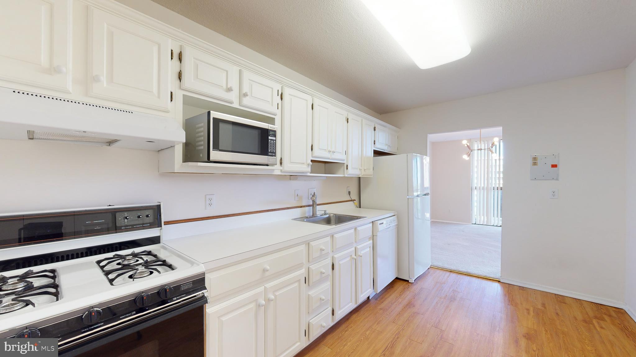 TOWERS IN WESTCHESTER PARK - Residential