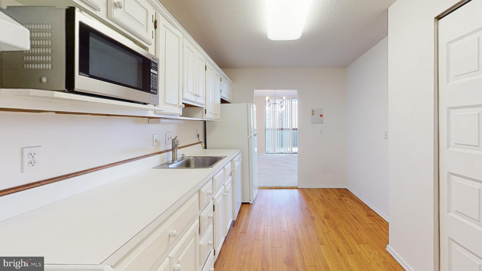 TOWERS IN WESTCHESTER PARK - Residential