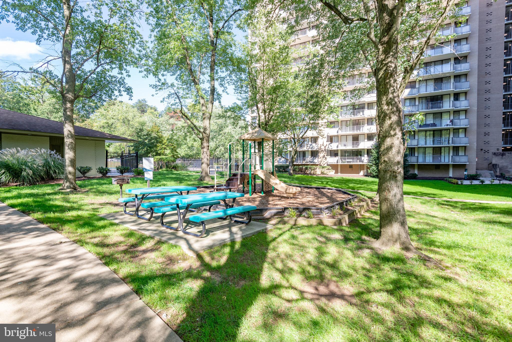 TOWERS IN WESTCHESTER PARK - Residential