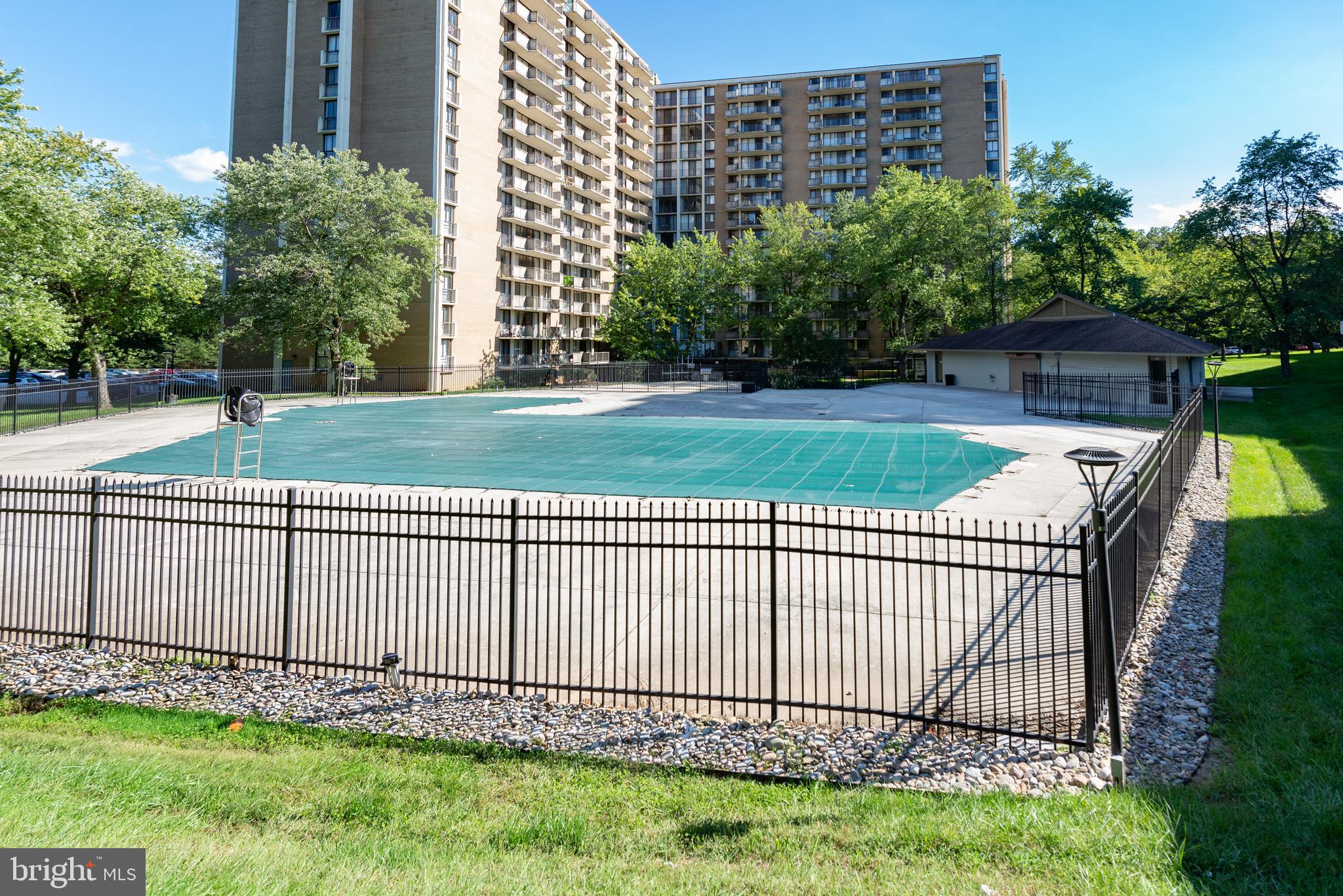 TOWERS IN WESTCHESTER PARK - Residential
