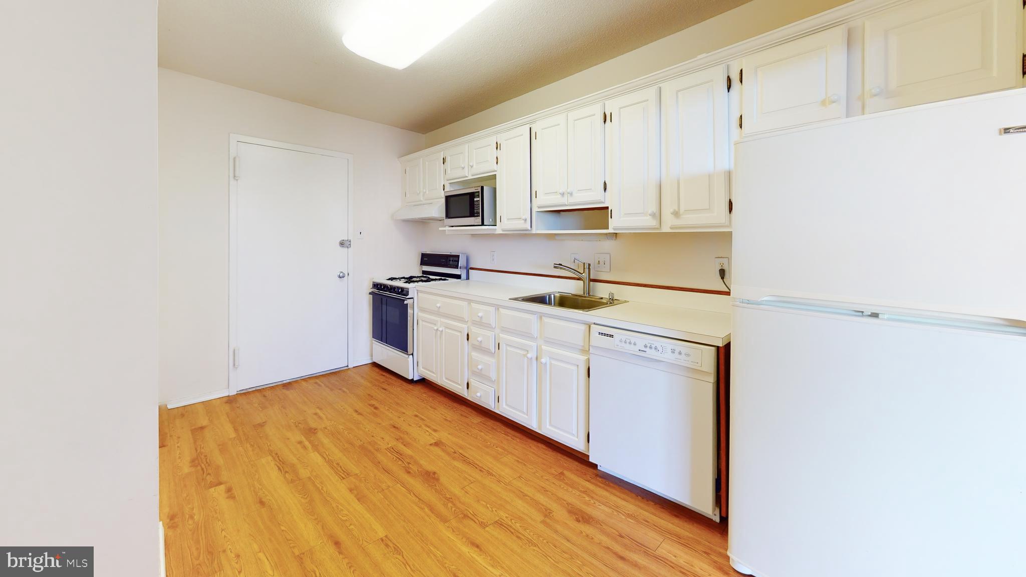 TOWERS IN WESTCHESTER PARK - Residential