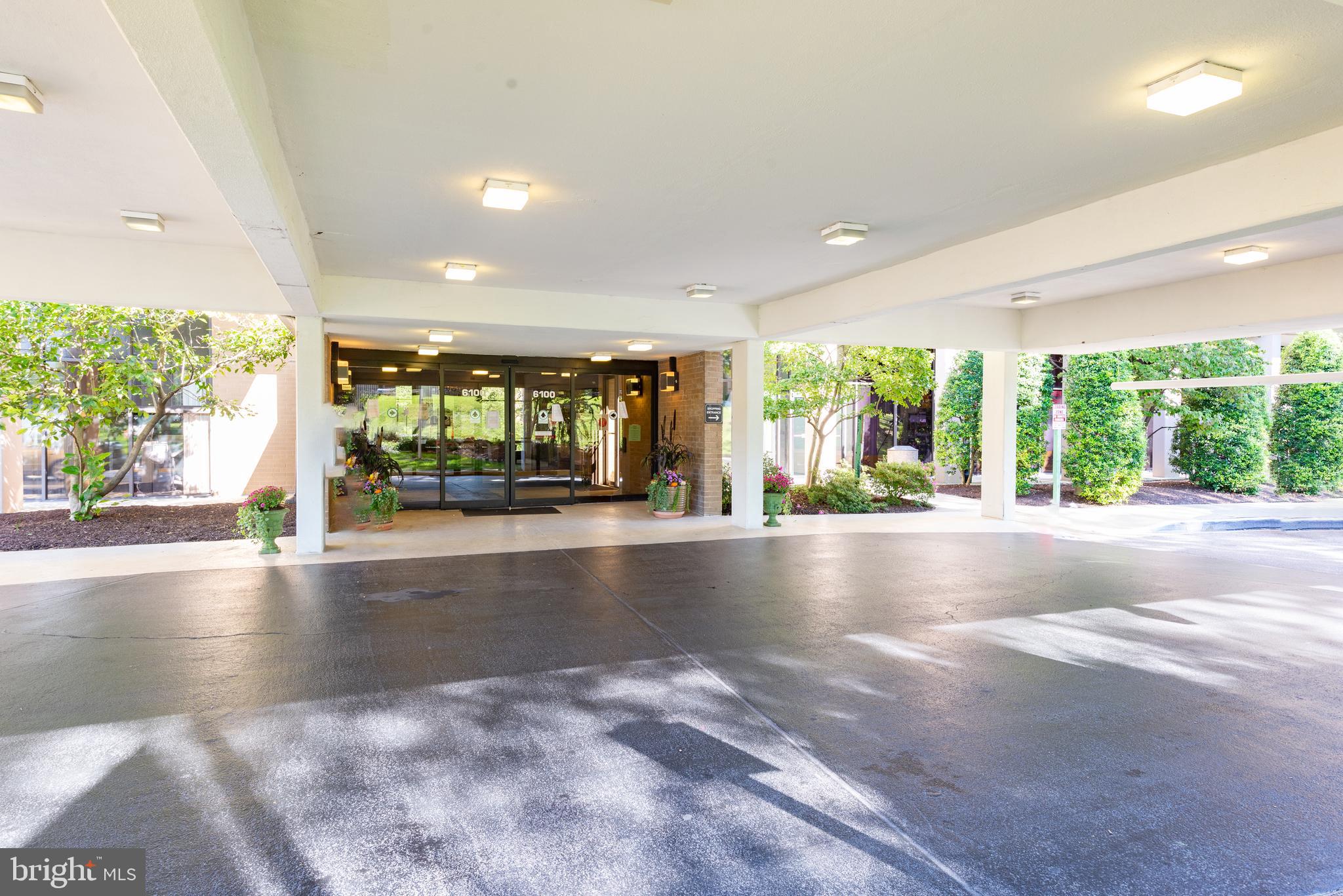 TOWERS IN WESTCHESTER PARK - Residential