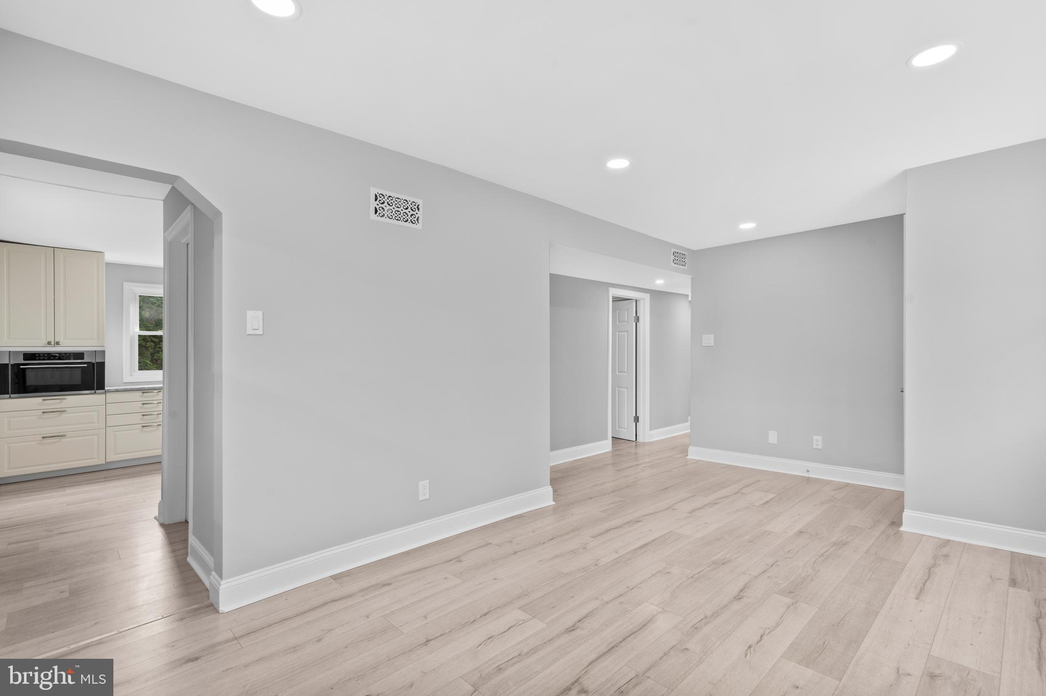 605 E EVESHAM ROAD