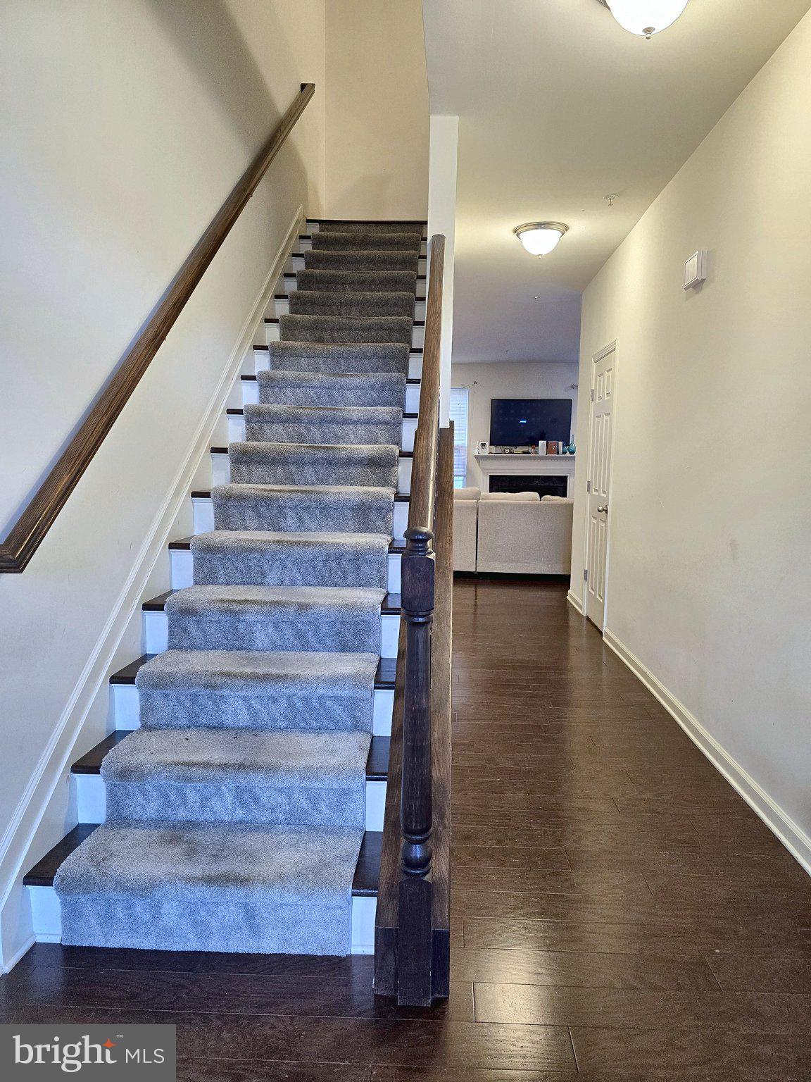 232 FAIRFIELD CIRCLE W