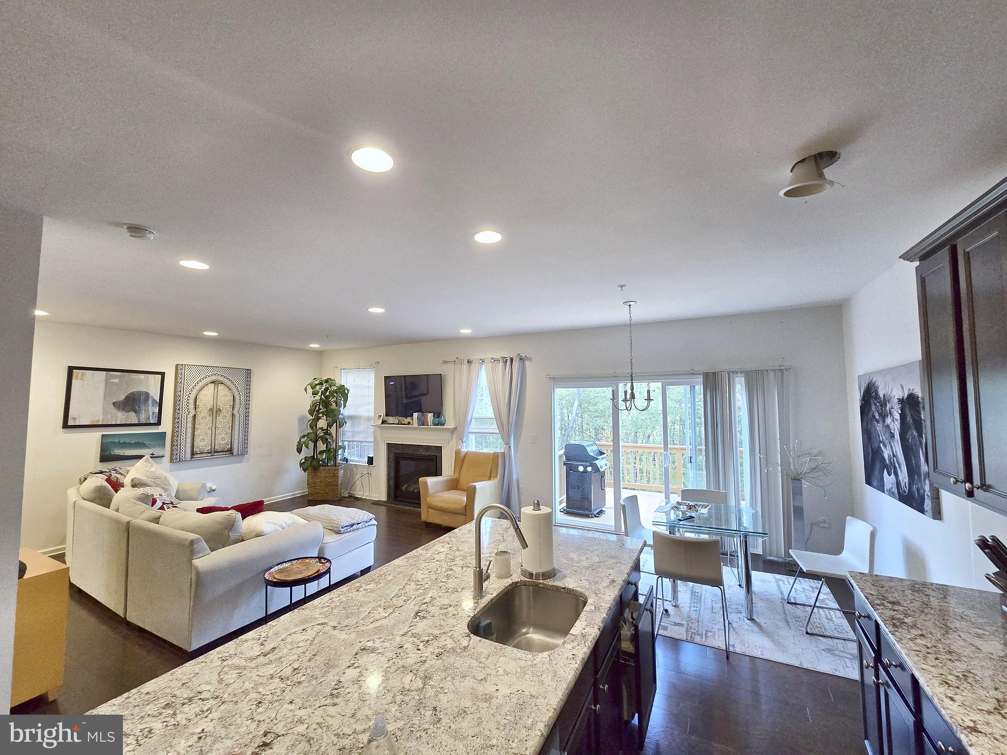 232 FAIRFIELD CIRCLE W