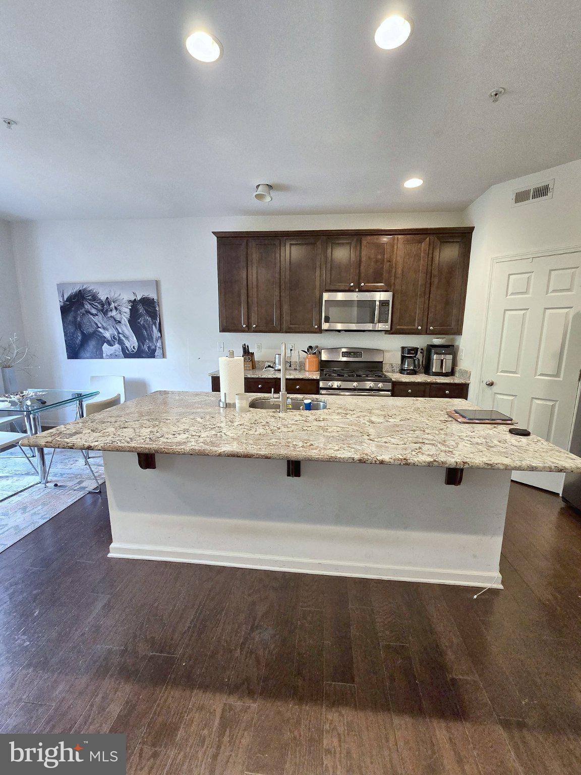 232 FAIRFIELD CIRCLE W