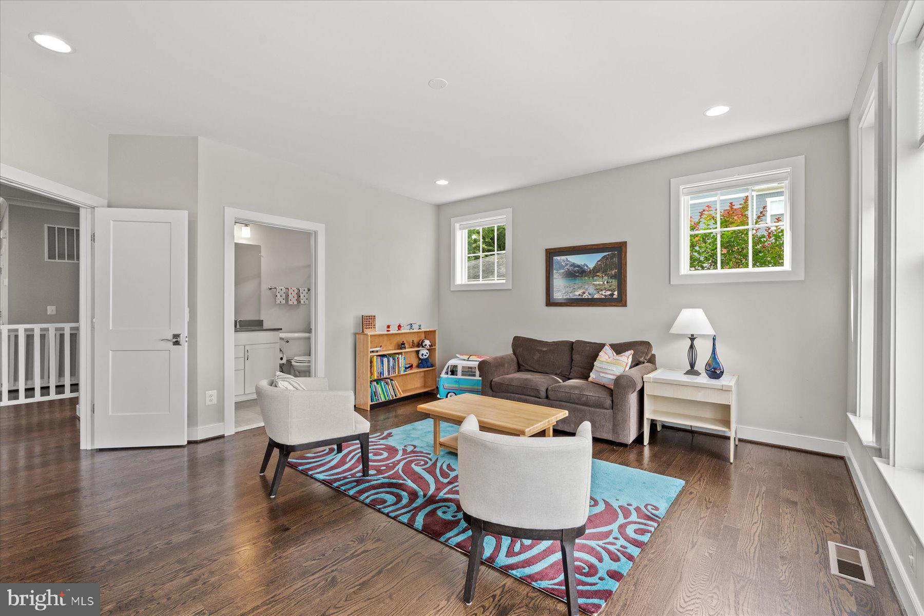 TUCKAHOE VILLAGE - Residential