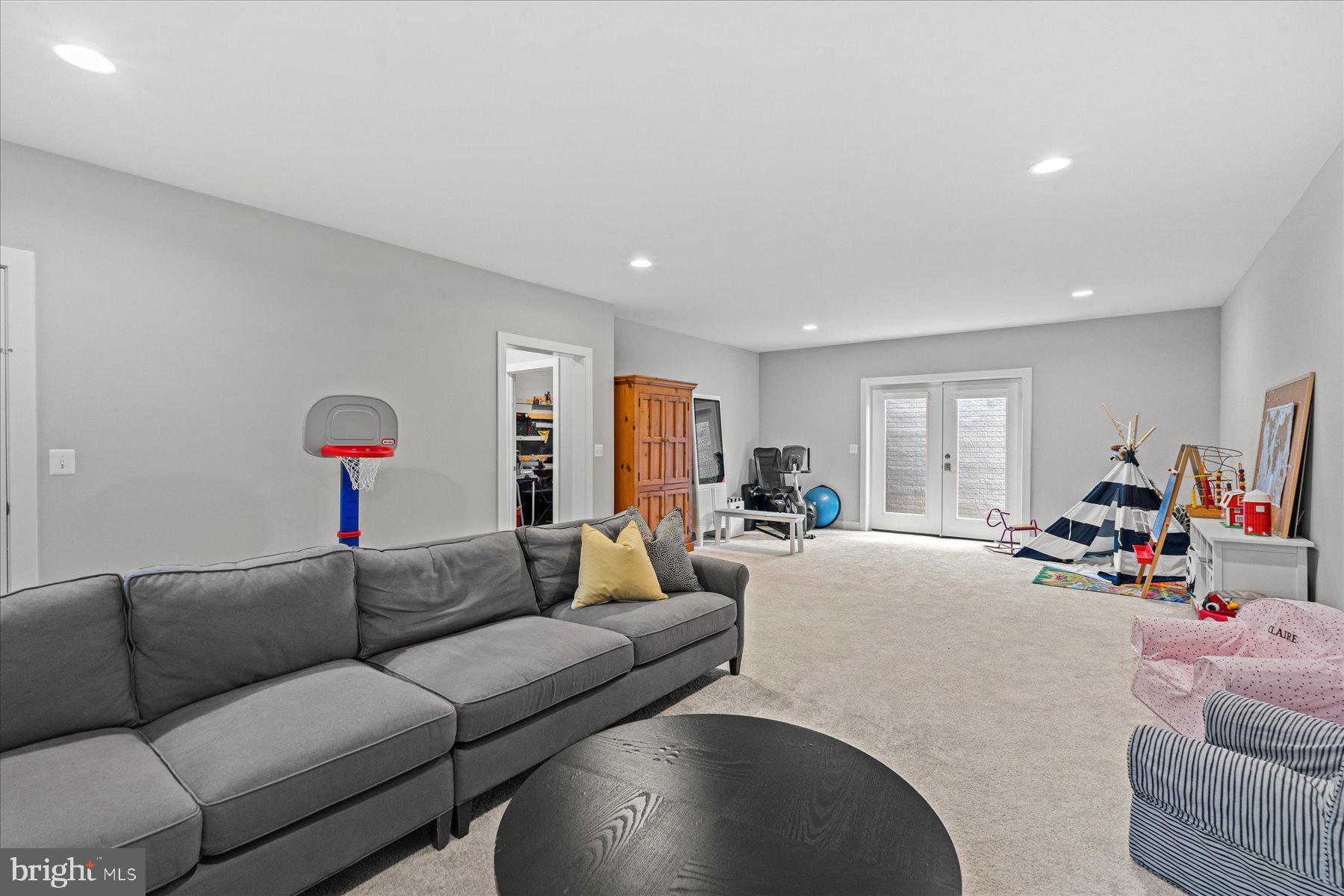 TUCKAHOE VILLAGE - Residential