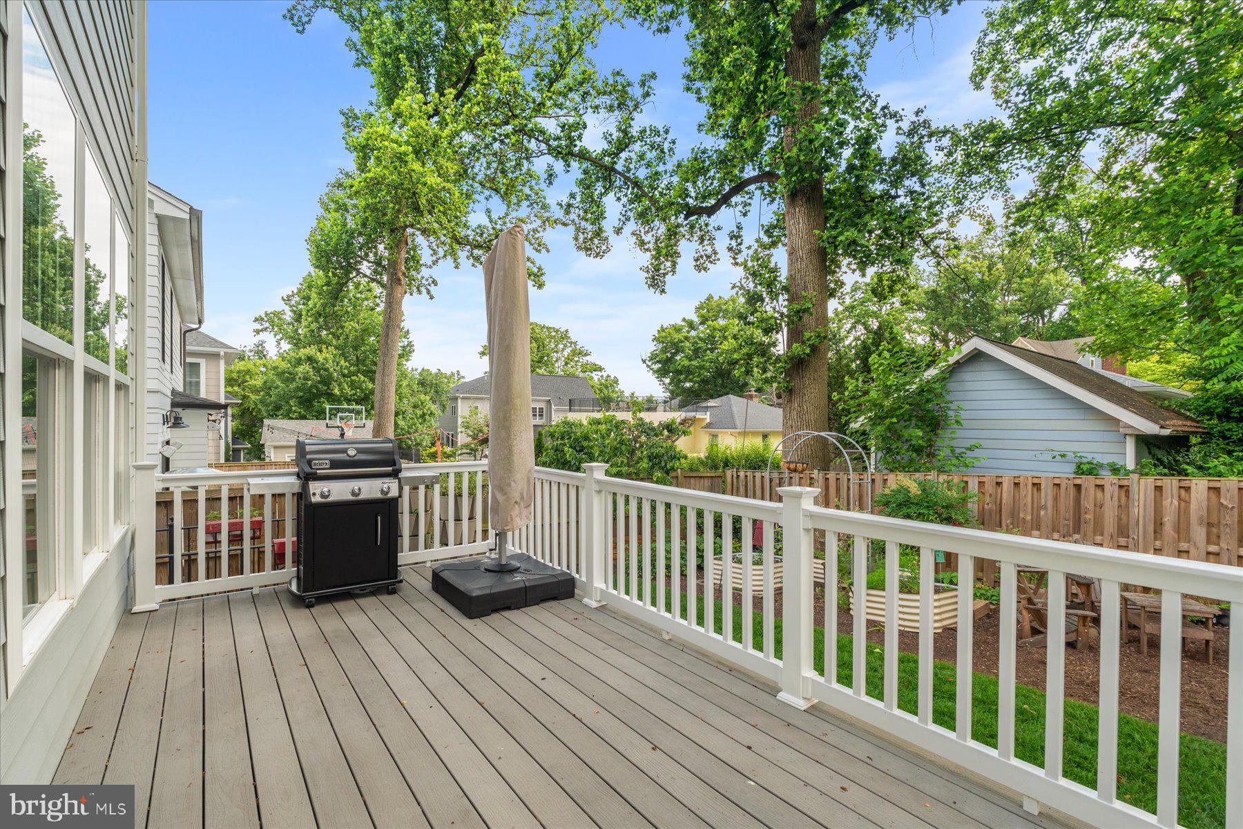 TUCKAHOE VILLAGE - Residential