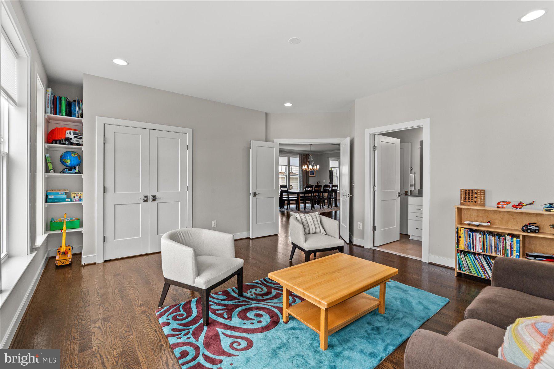 TUCKAHOE VILLAGE - Residential