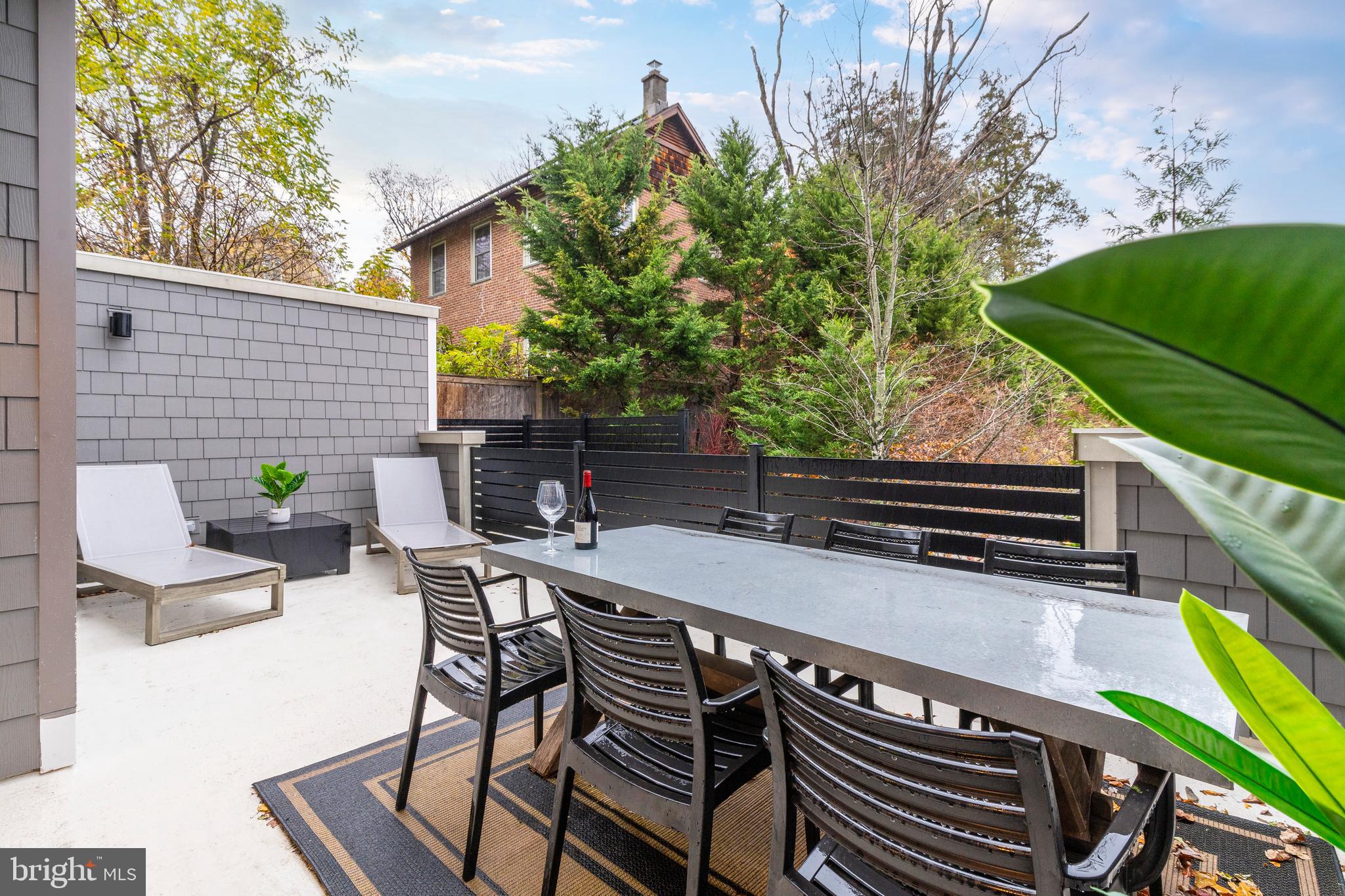 CHESTNUT HILL - Residential