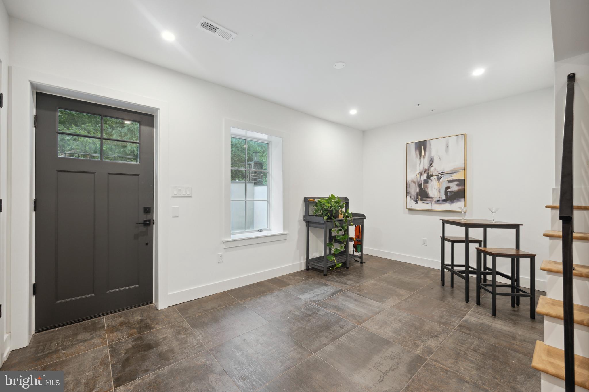 CHESTNUT HILL - Residential