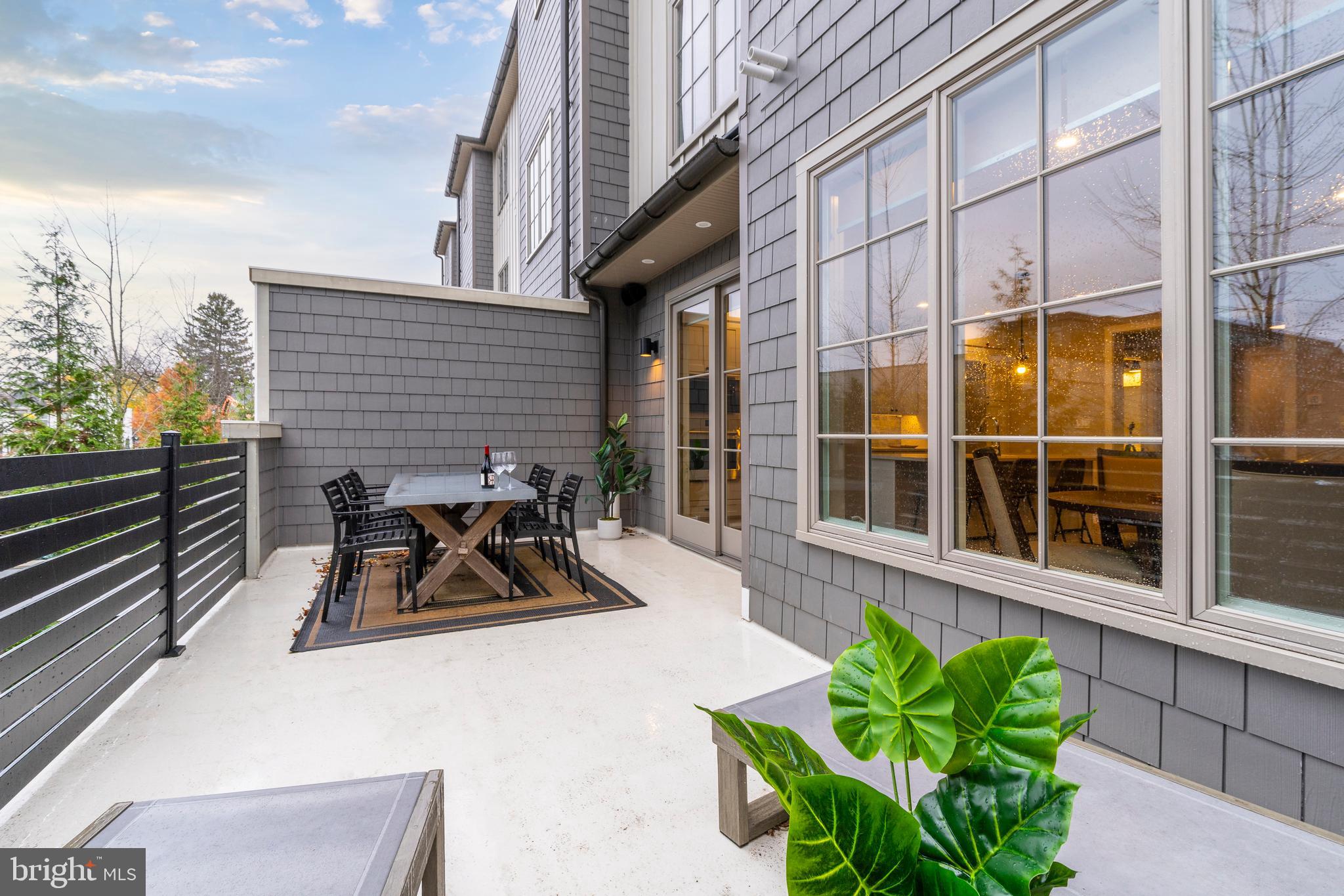 CHESTNUT HILL - Residential