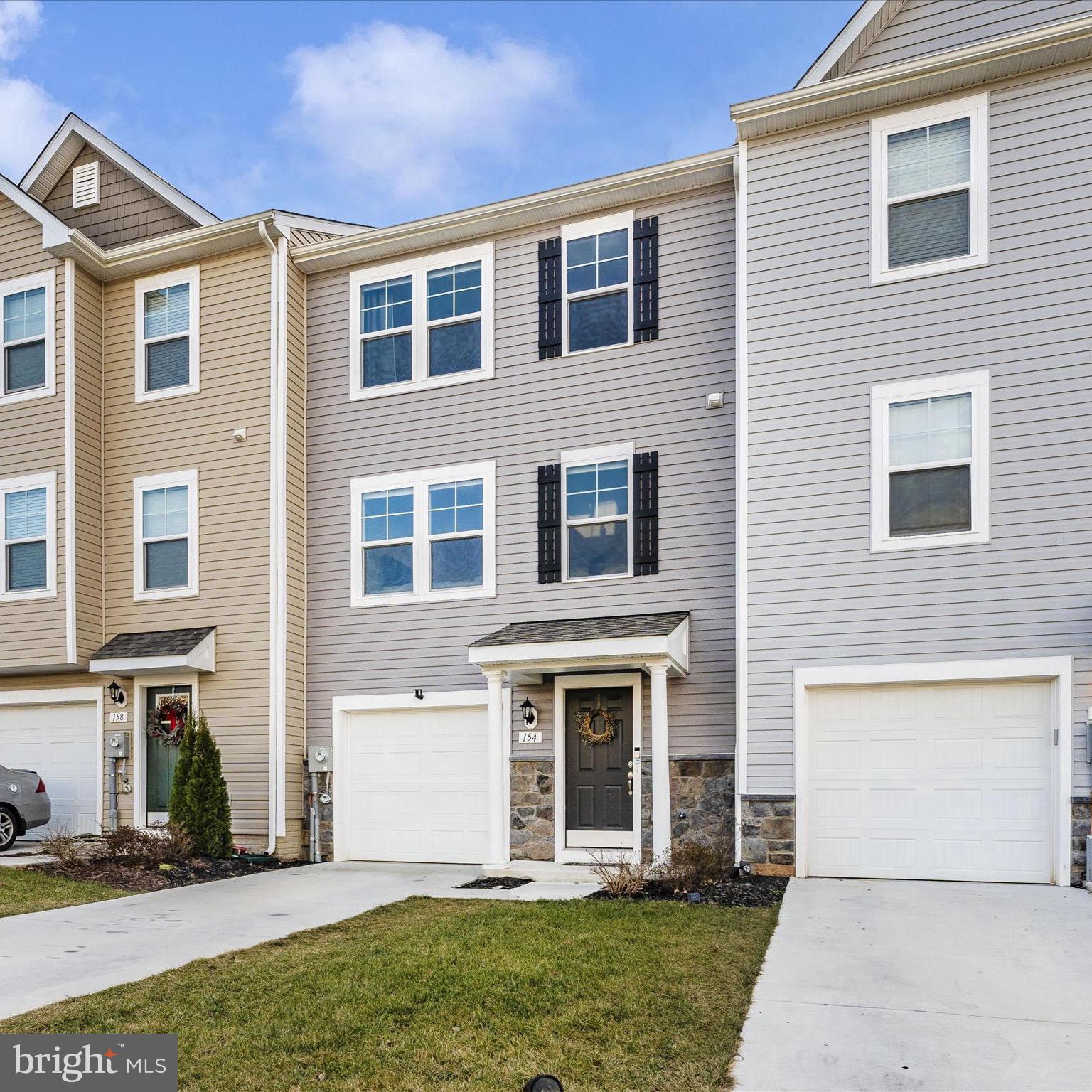 ARCHERS ROCK - Residential