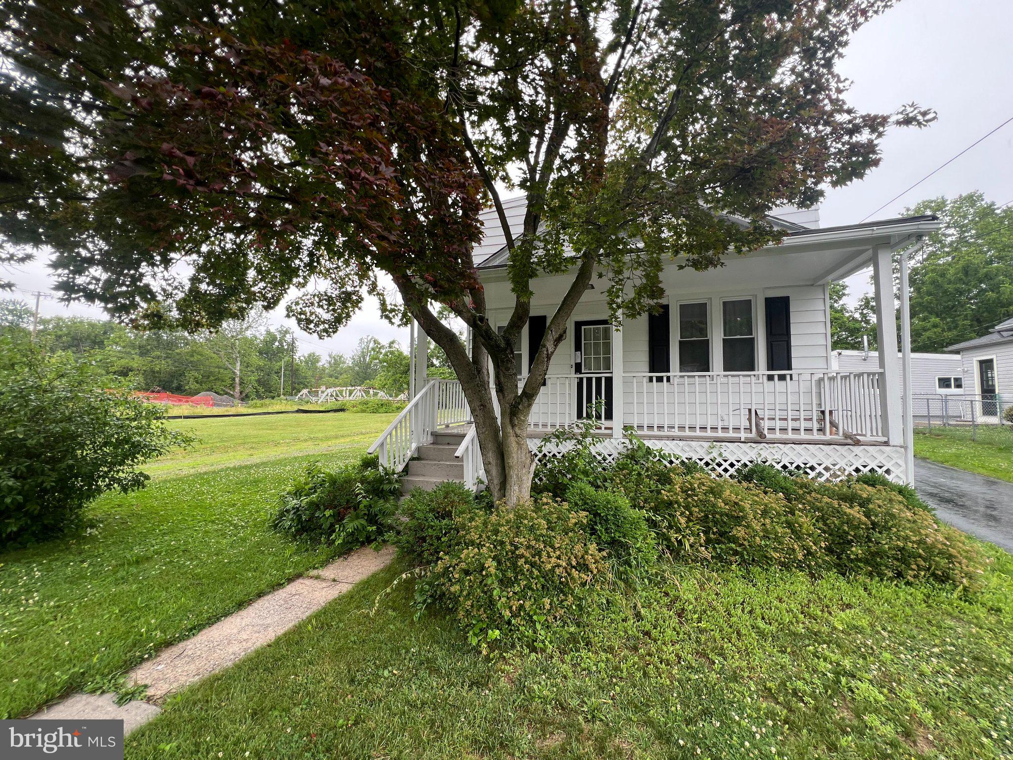 1019 RIVERSIDE DRIVE