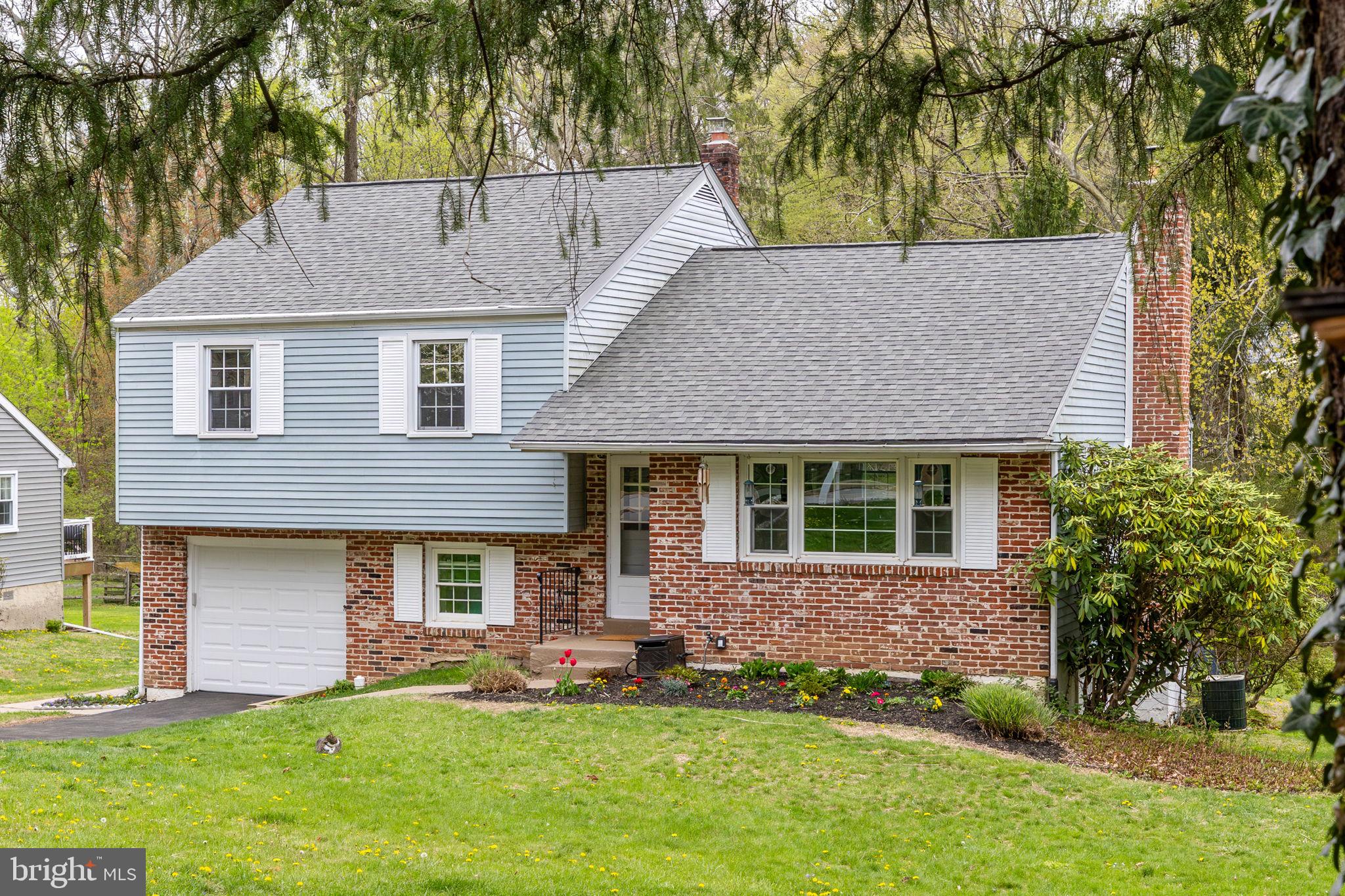 46 LAKESIDE AVENUE