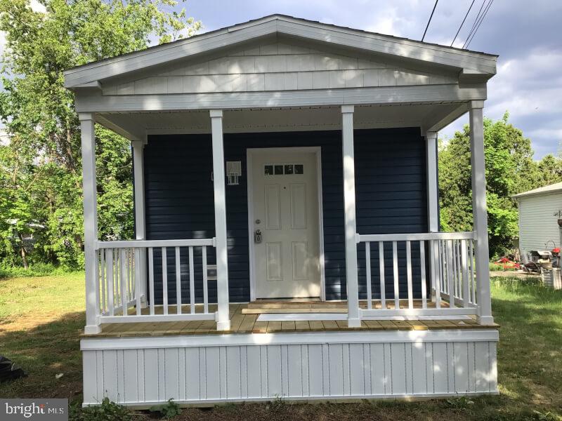 BREEZY ACRES - Residential
