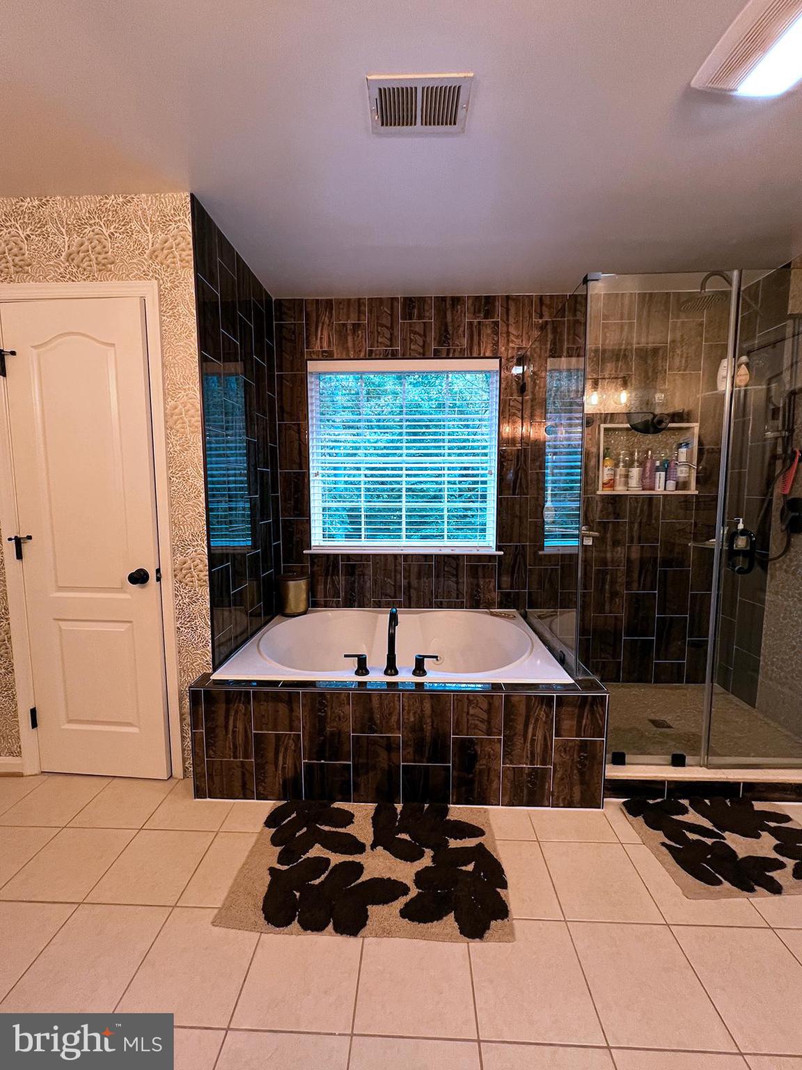 LINWOOD KNOLLS - Residential Lease