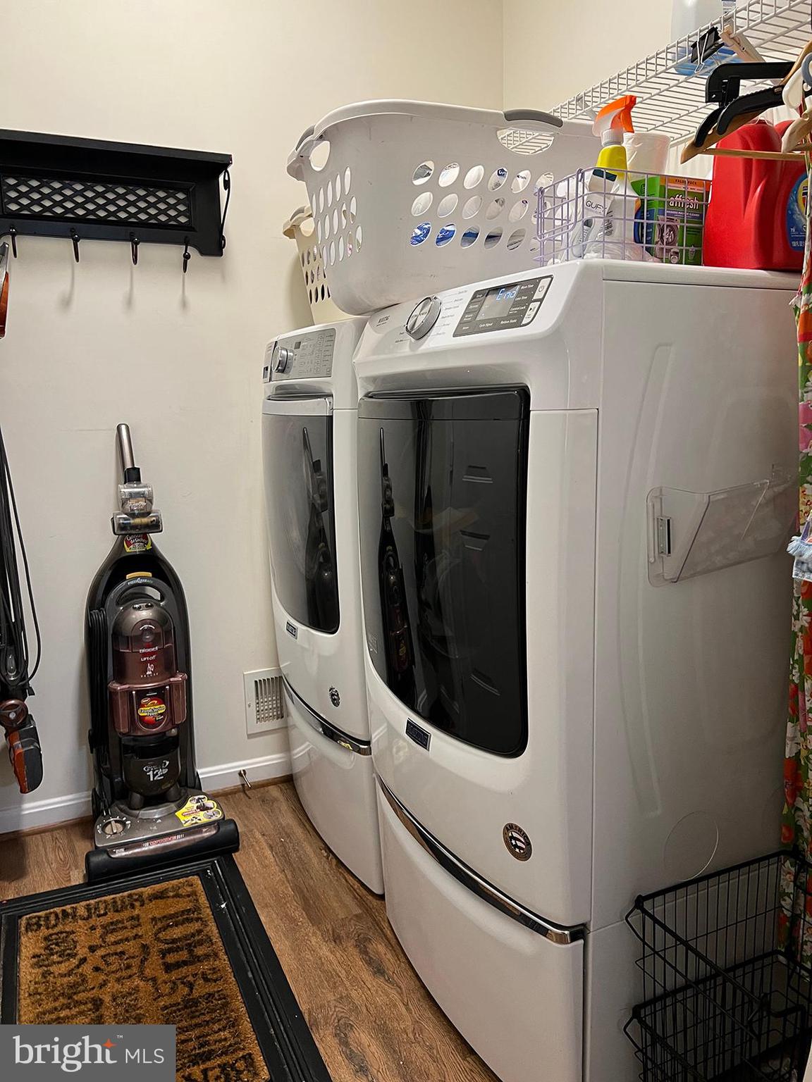 LINWOOD KNOLLS - Residential Lease