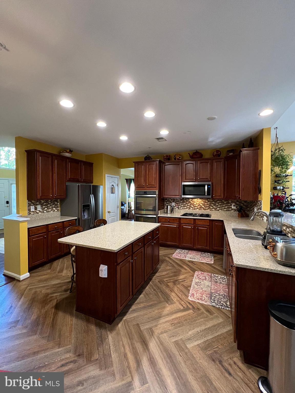 LINWOOD KNOLLS - Residential Lease