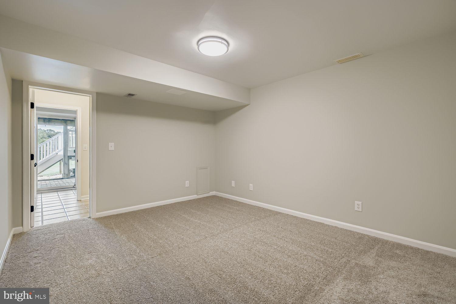 TARA OAKS - Residential