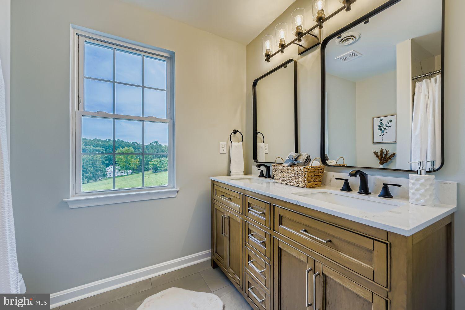 TARA OAKS - Residential