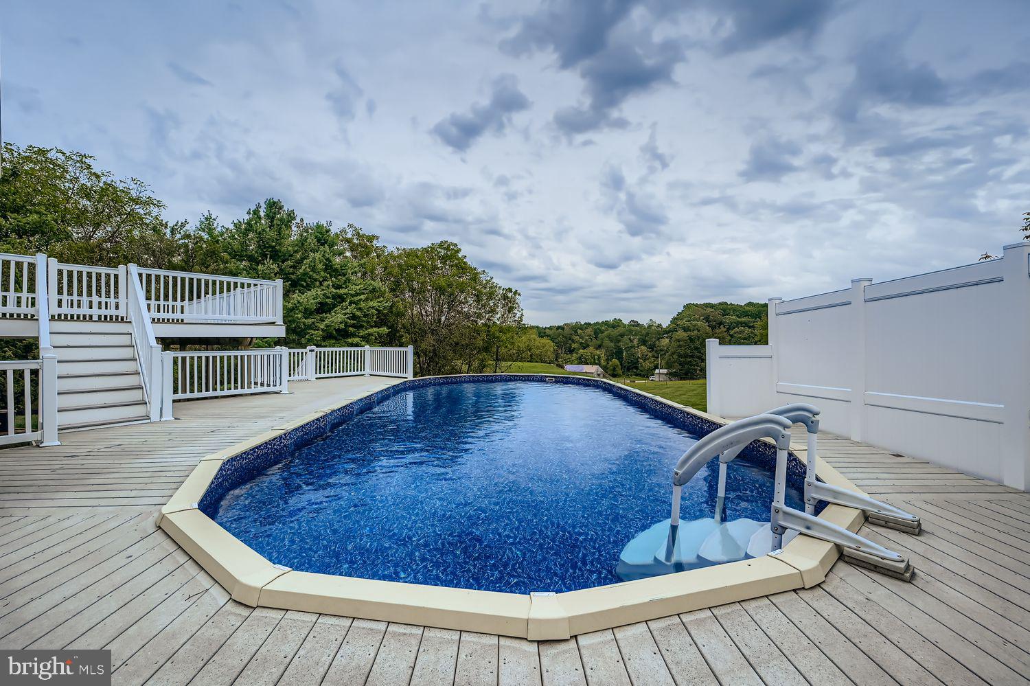 TARA OAKS - Residential