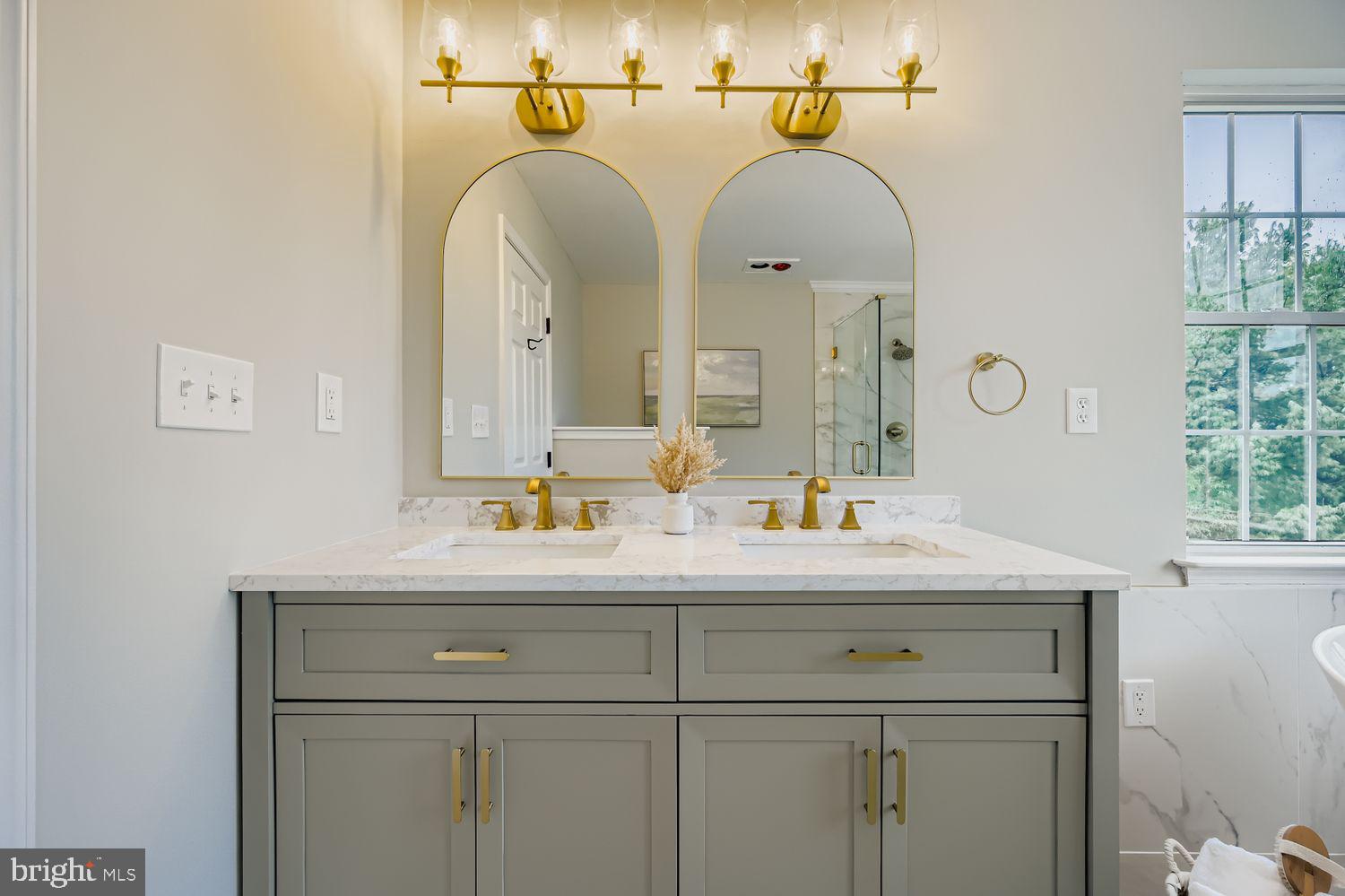 TARA OAKS - Residential