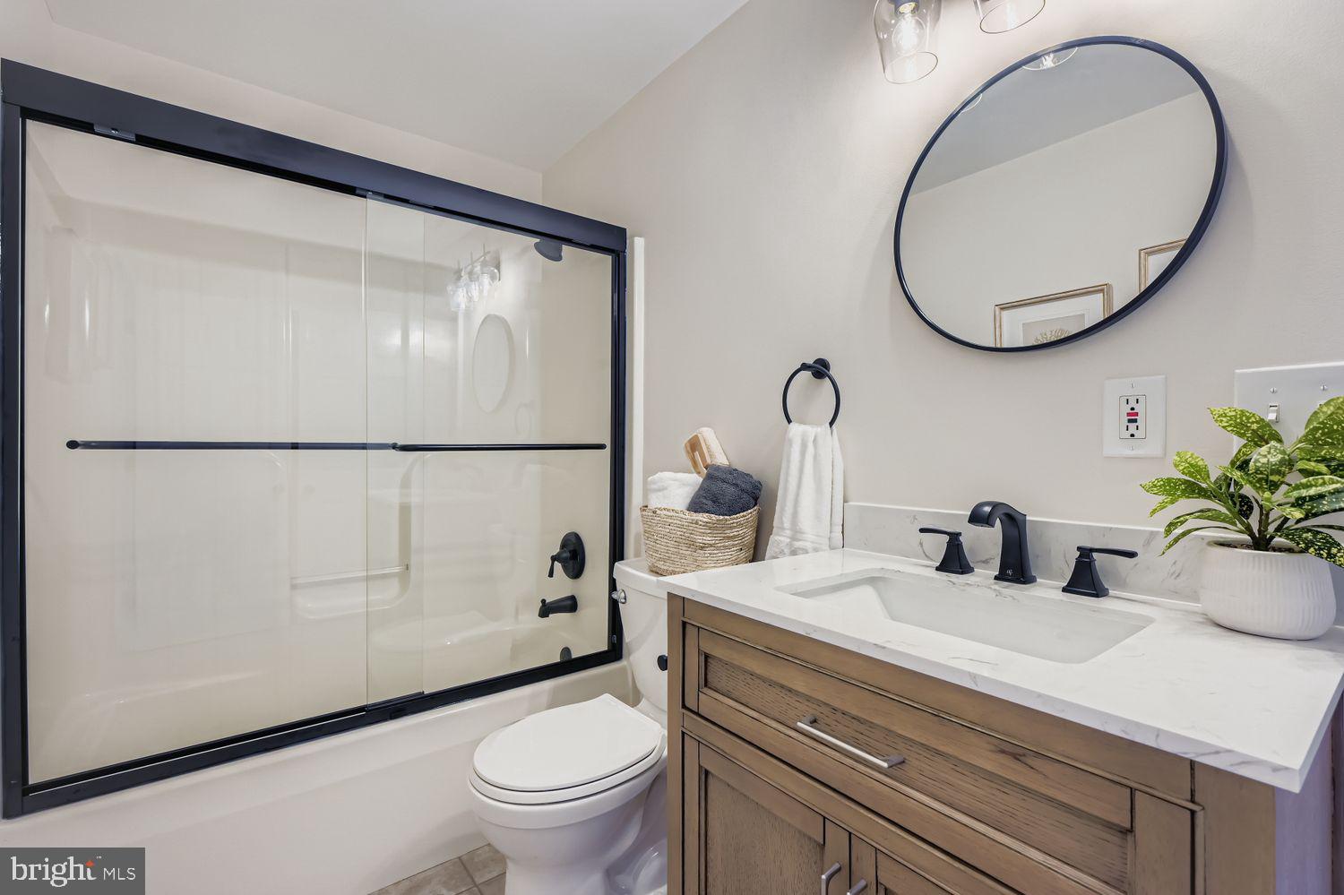 TARA OAKS - Residential