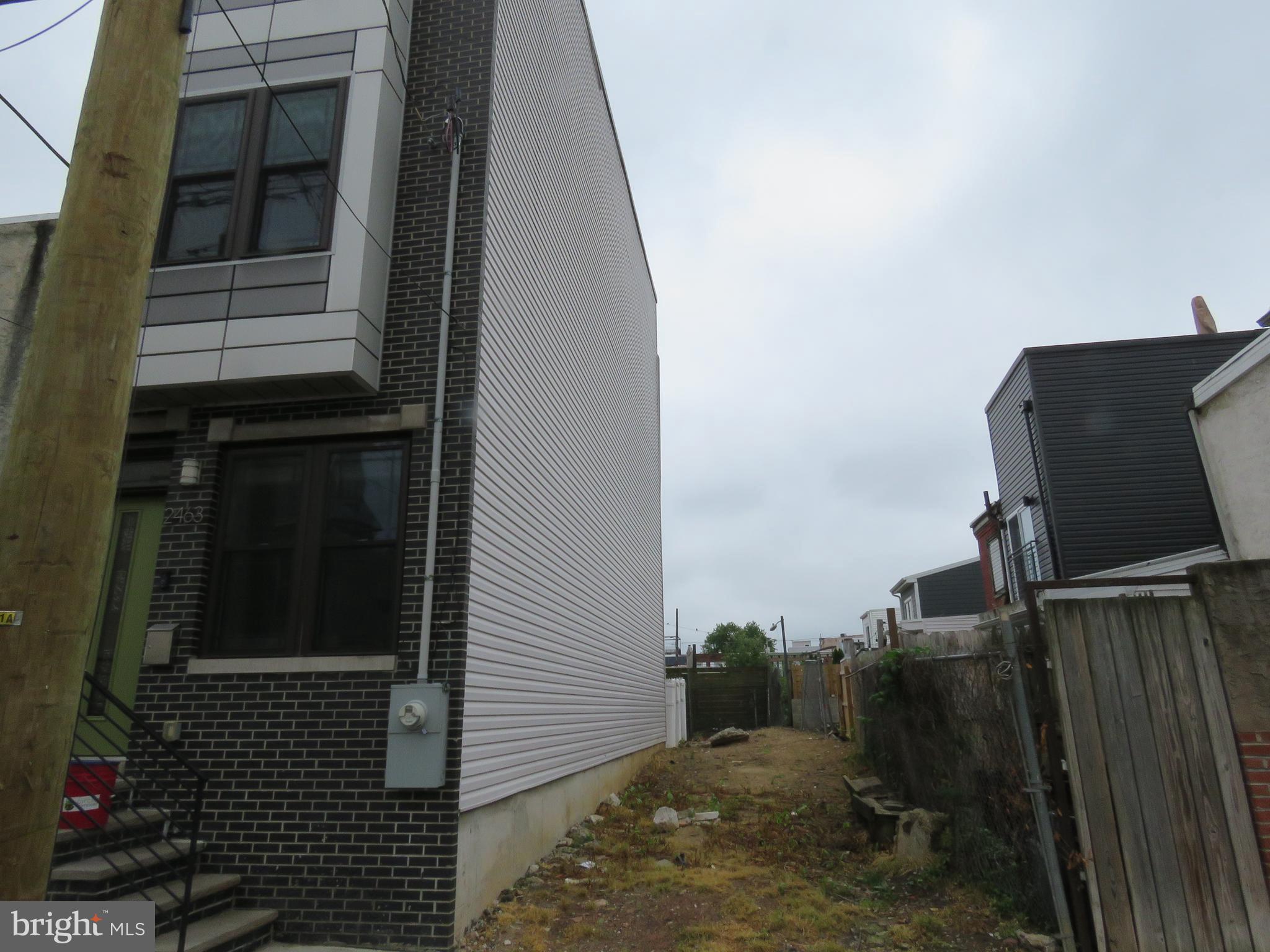 FISHTOWN - Land