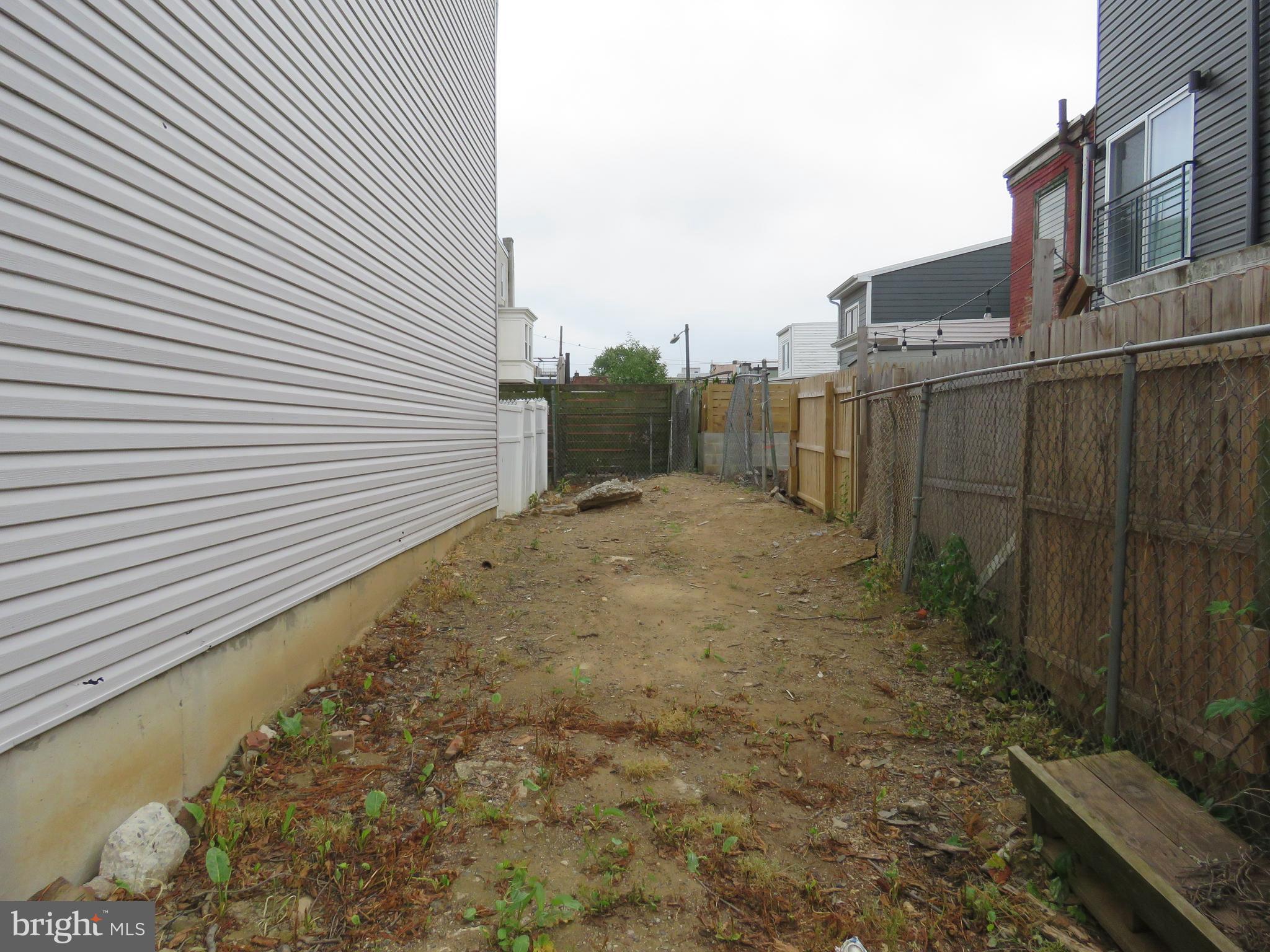 FISHTOWN - Land