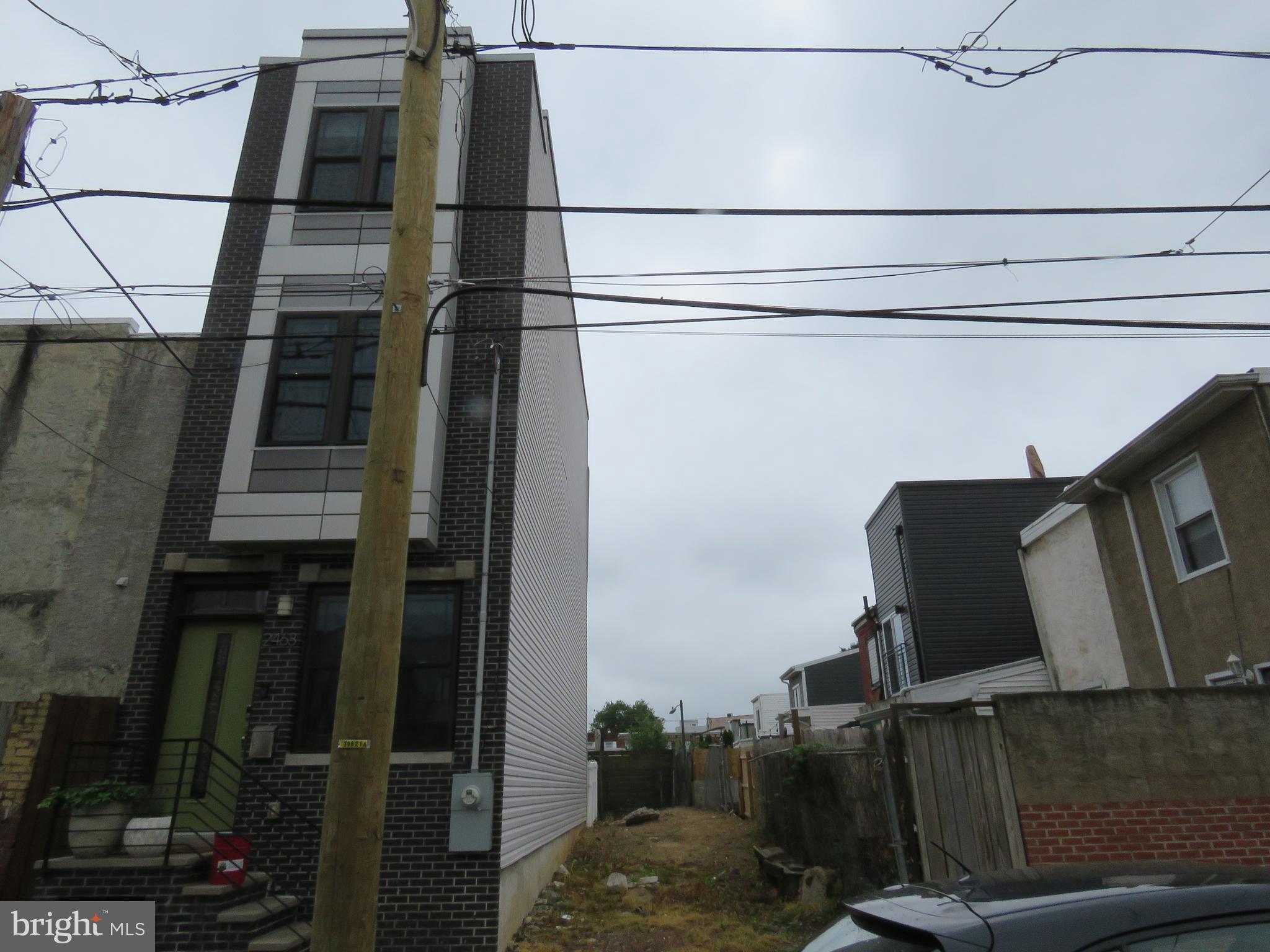 FISHTOWN - Land