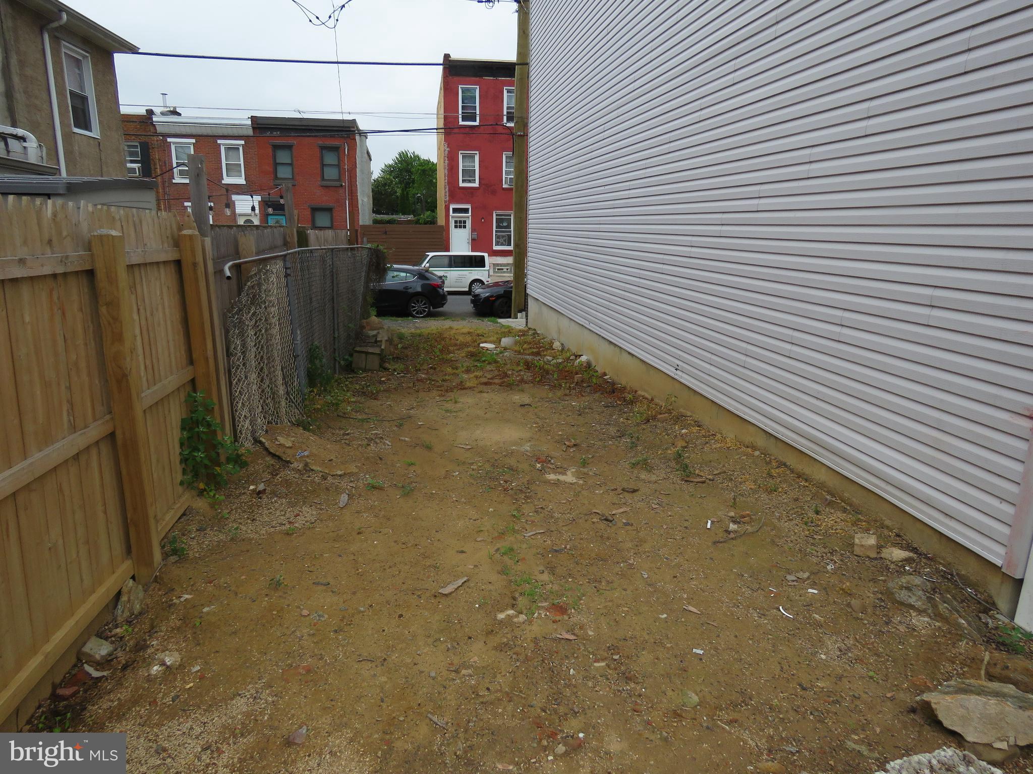 FISHTOWN - Land