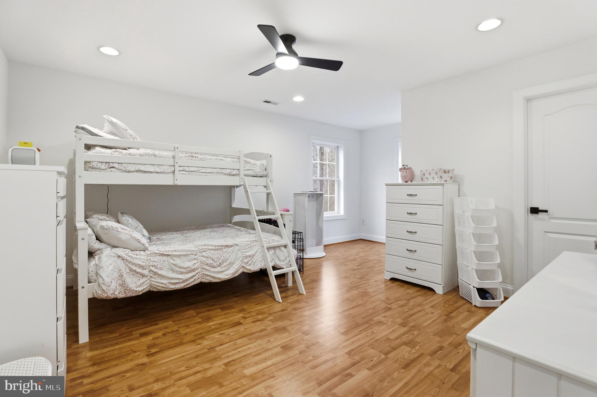 CLASSIC LAKES - Residential