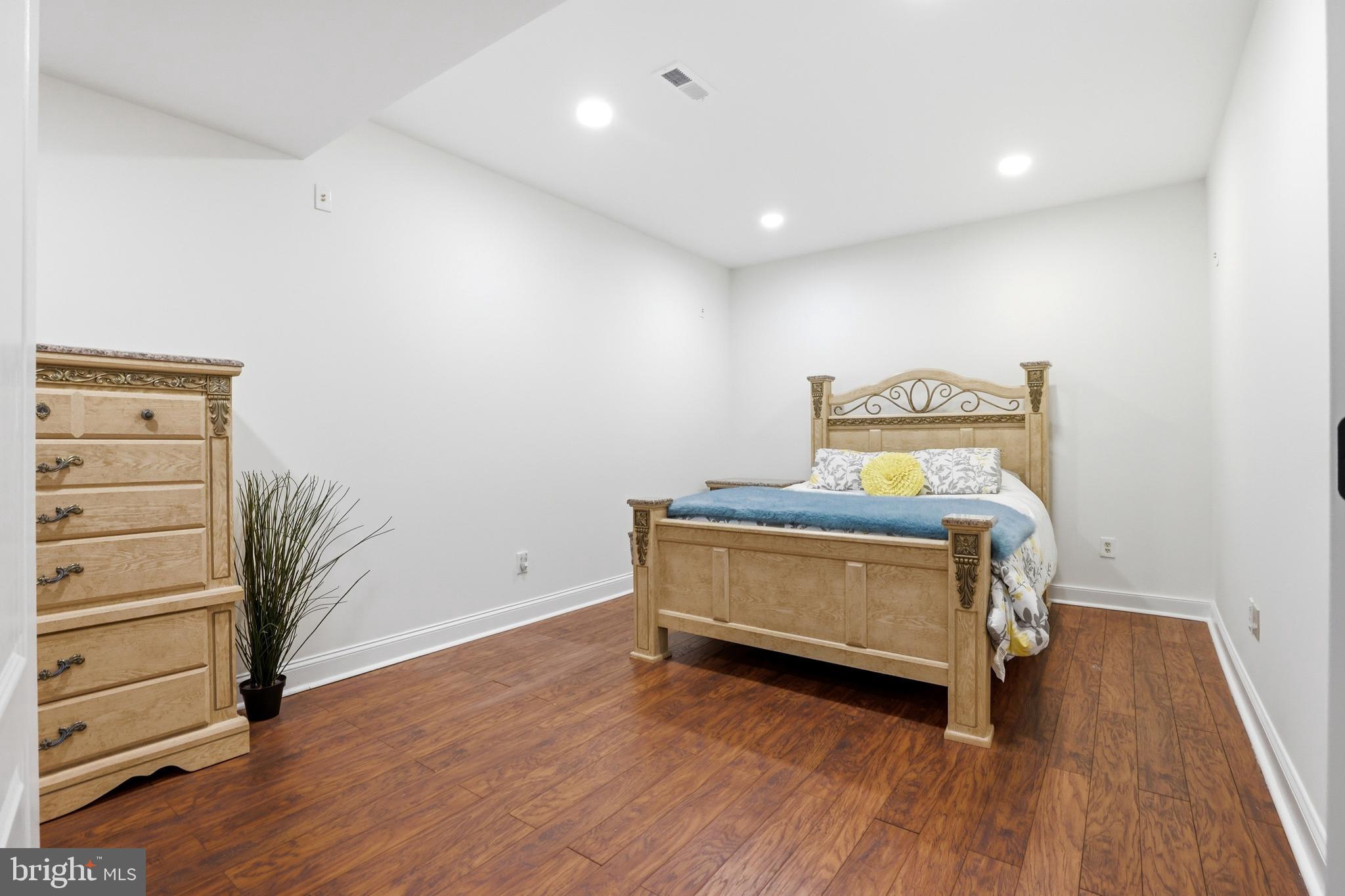 CLASSIC LAKES - Residential