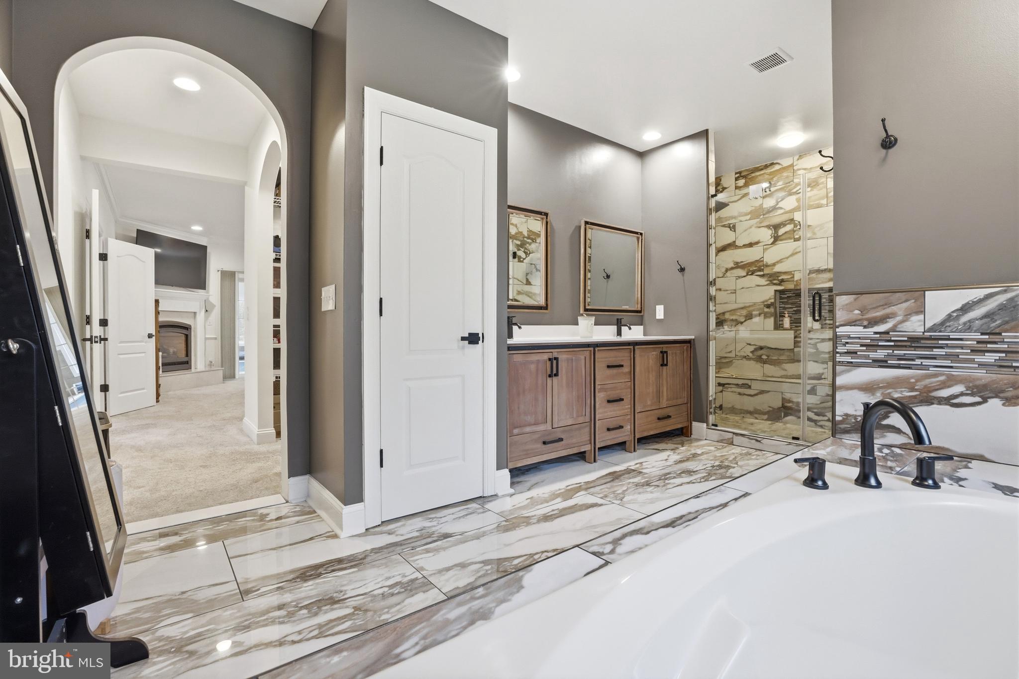 CLASSIC LAKES - Residential