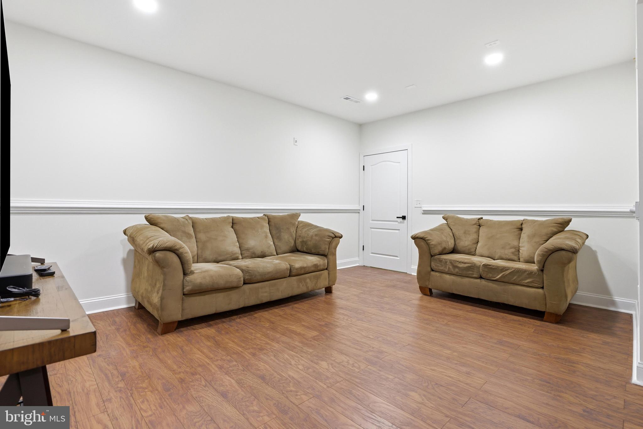 CLASSIC LAKES - Residential