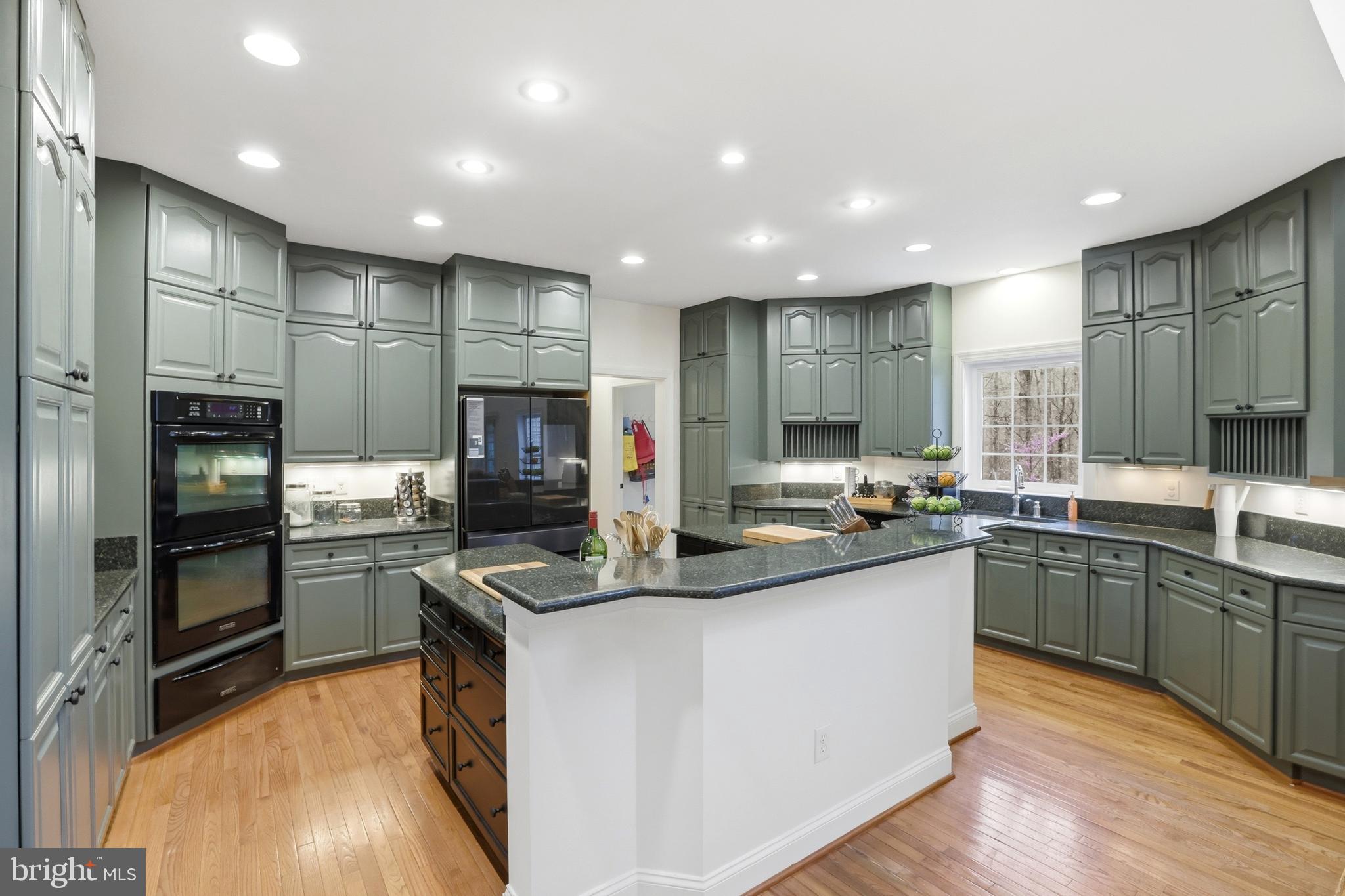 CLASSIC LAKES - Residential