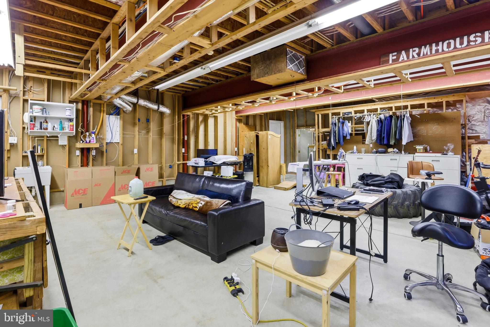 CLASSIC LAKES - Residential