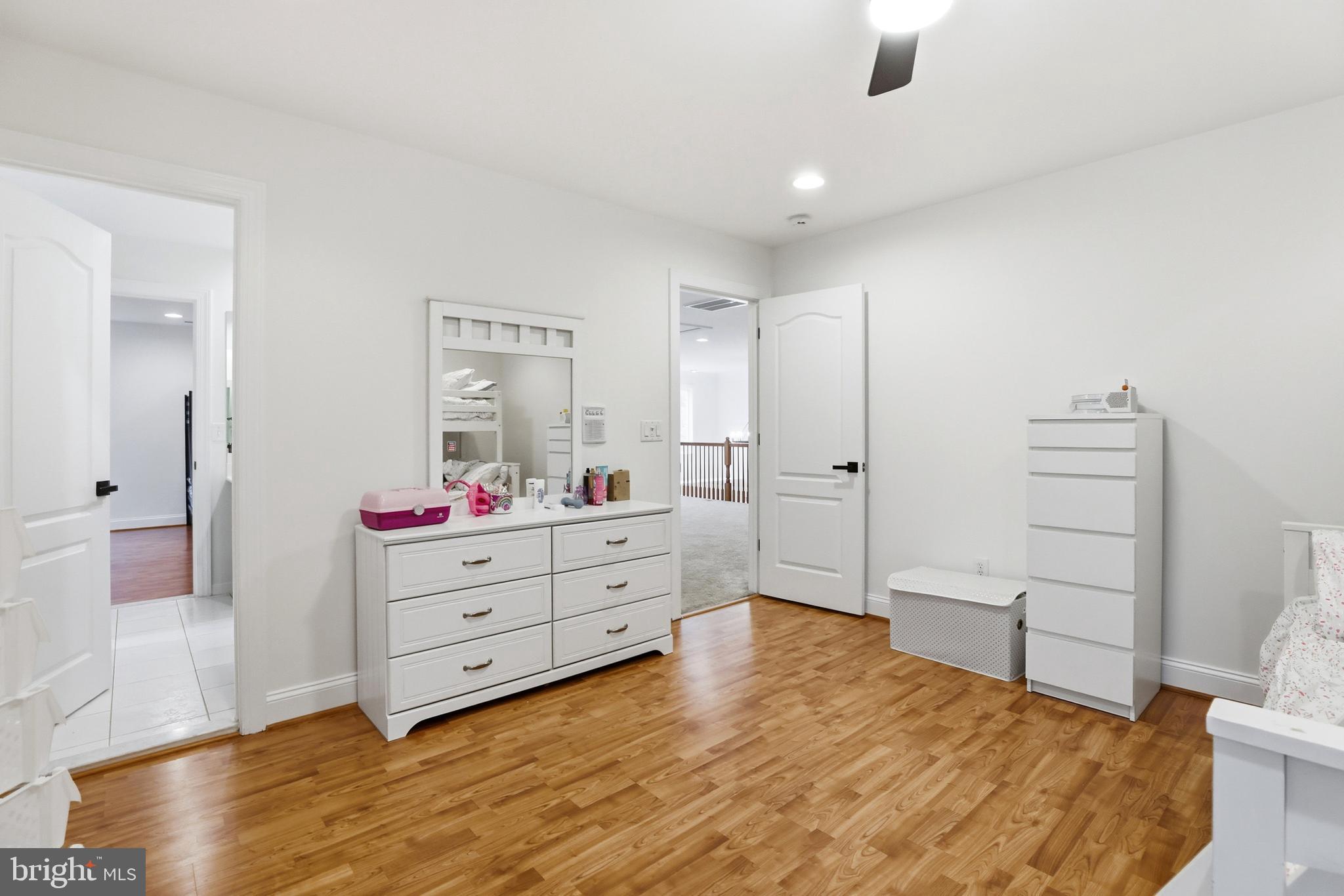 CLASSIC LAKES - Residential