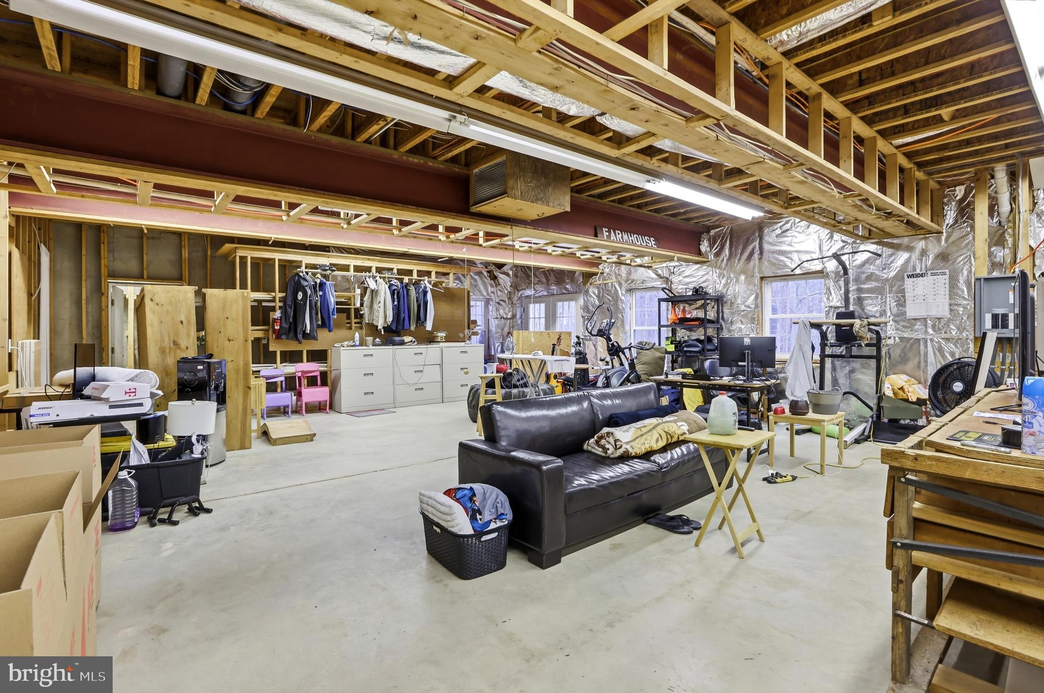 CLASSIC LAKES - Residential