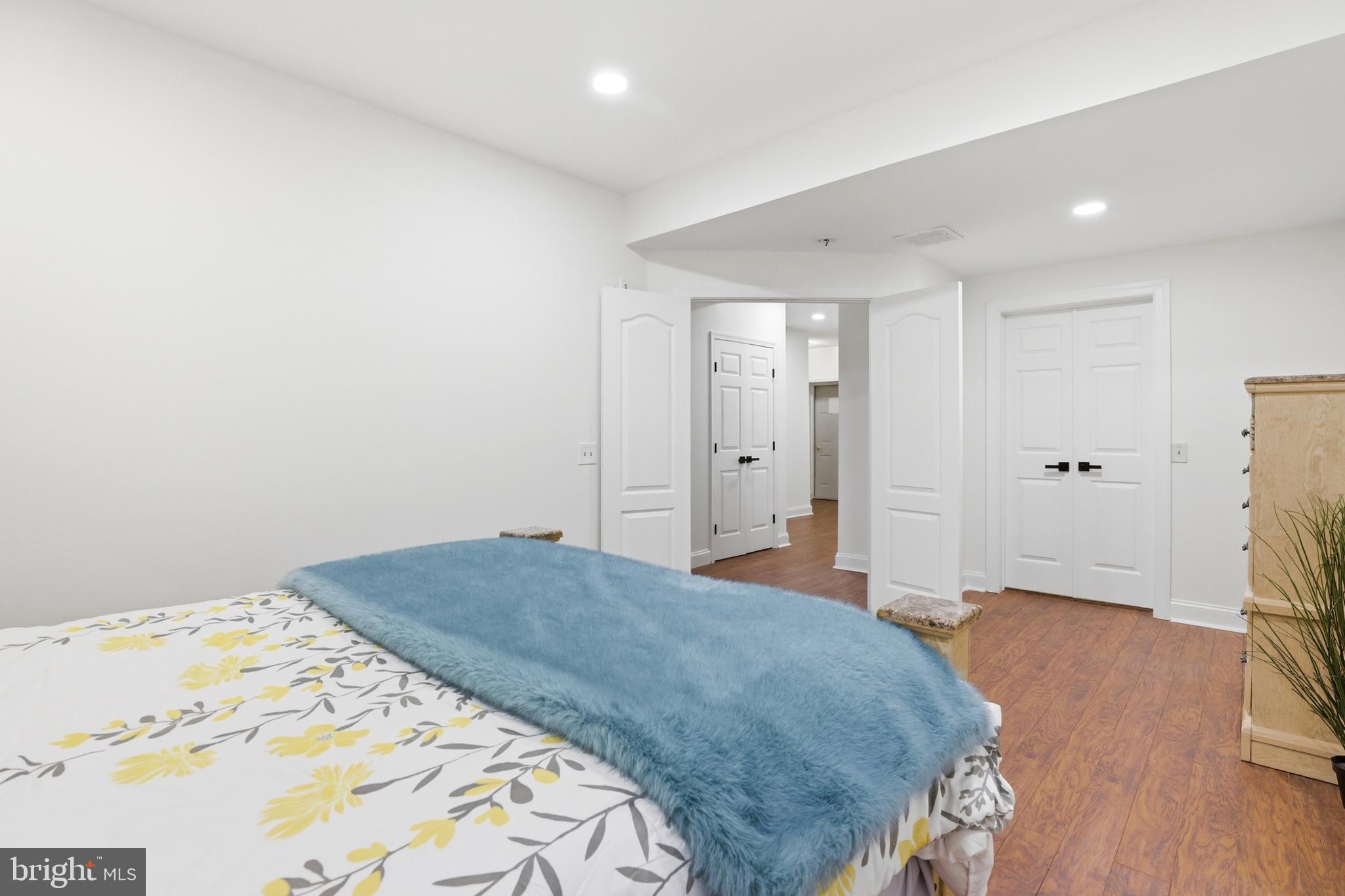 CLASSIC LAKES - Residential