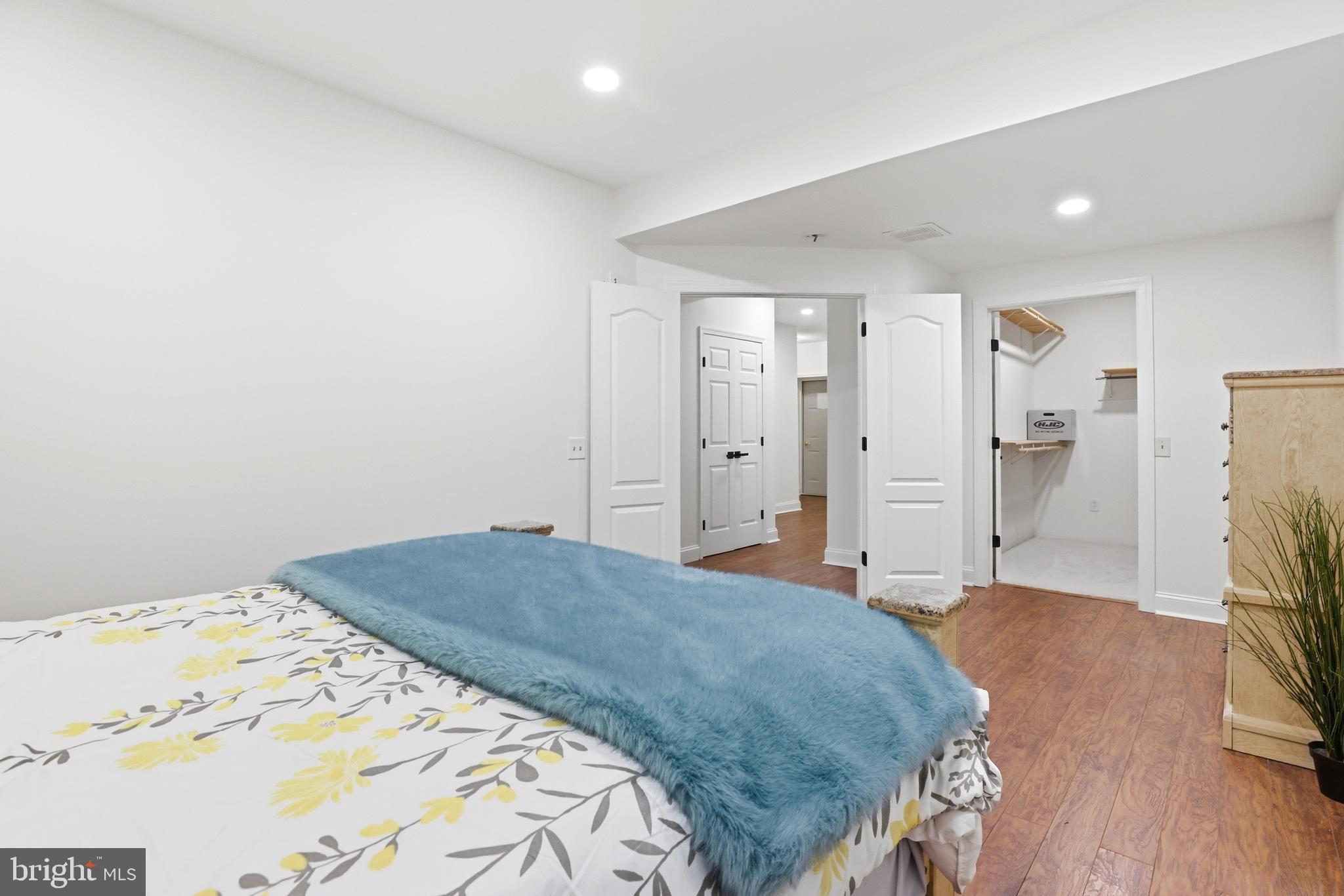 CLASSIC LAKES - Residential