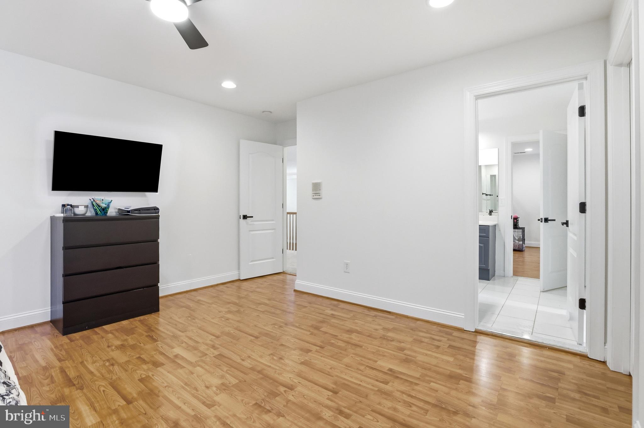 CLASSIC LAKES - Residential