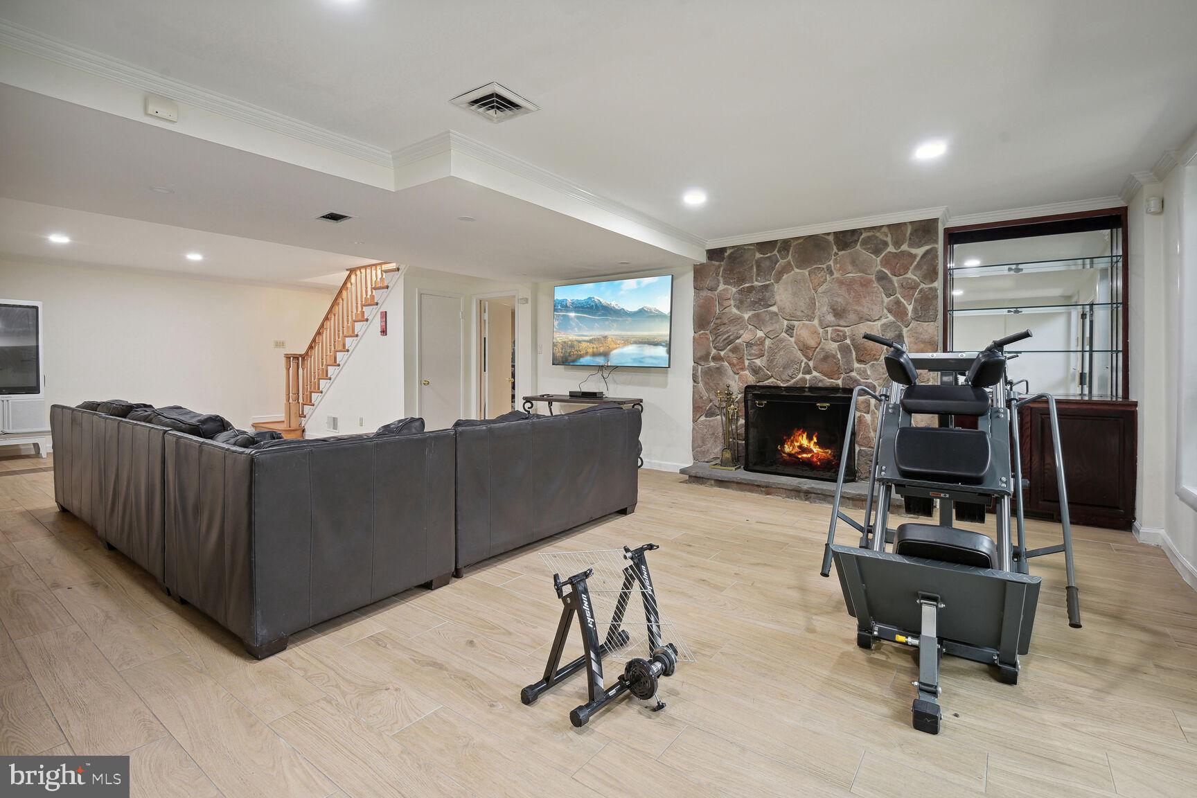 ROLLINGWOOD - Residential