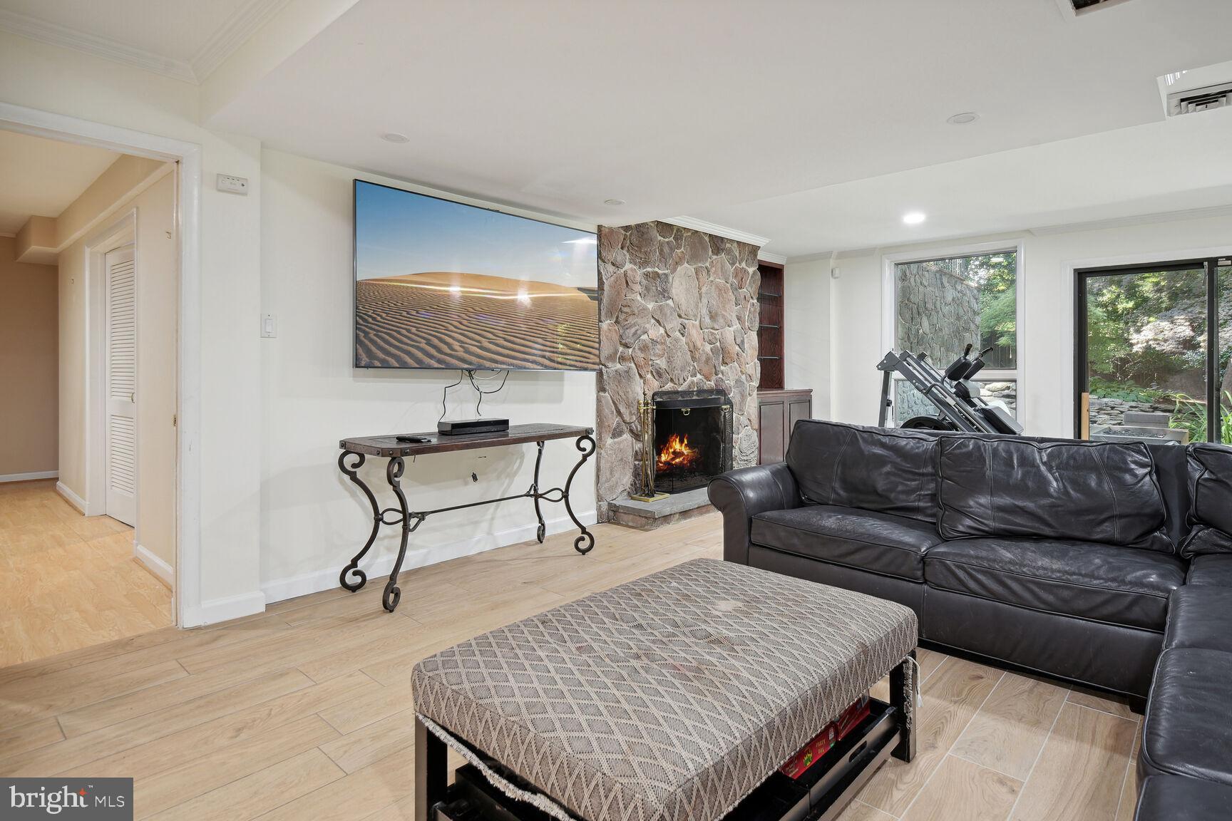 ROLLINGWOOD - Residential