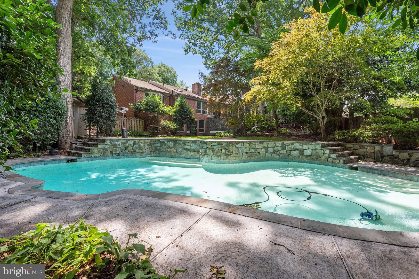 ROLLINGWOOD - Residential