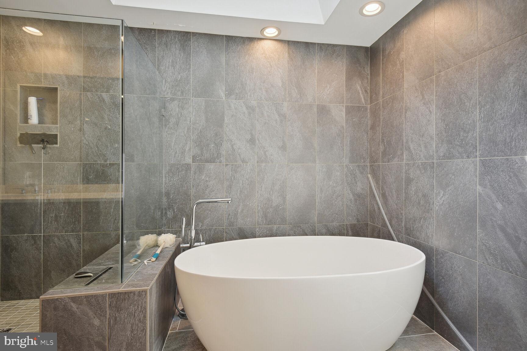 ROLLINGWOOD - Residential