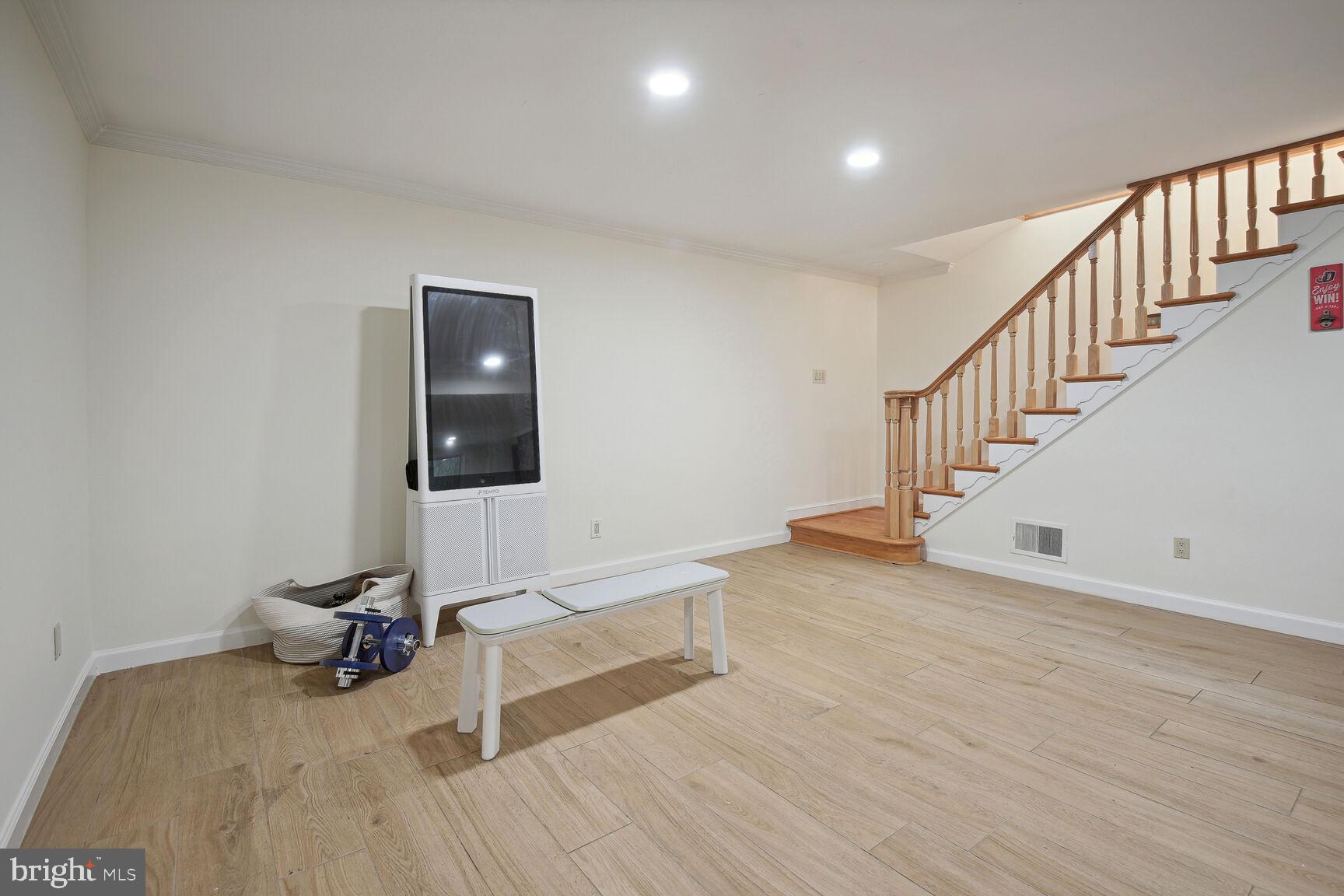 ROLLINGWOOD - Residential